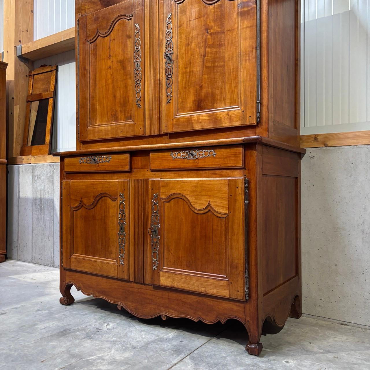 Antique buffet  cherry wood kitchen cabinet  France, Louis XV around 1750 For Sale 3