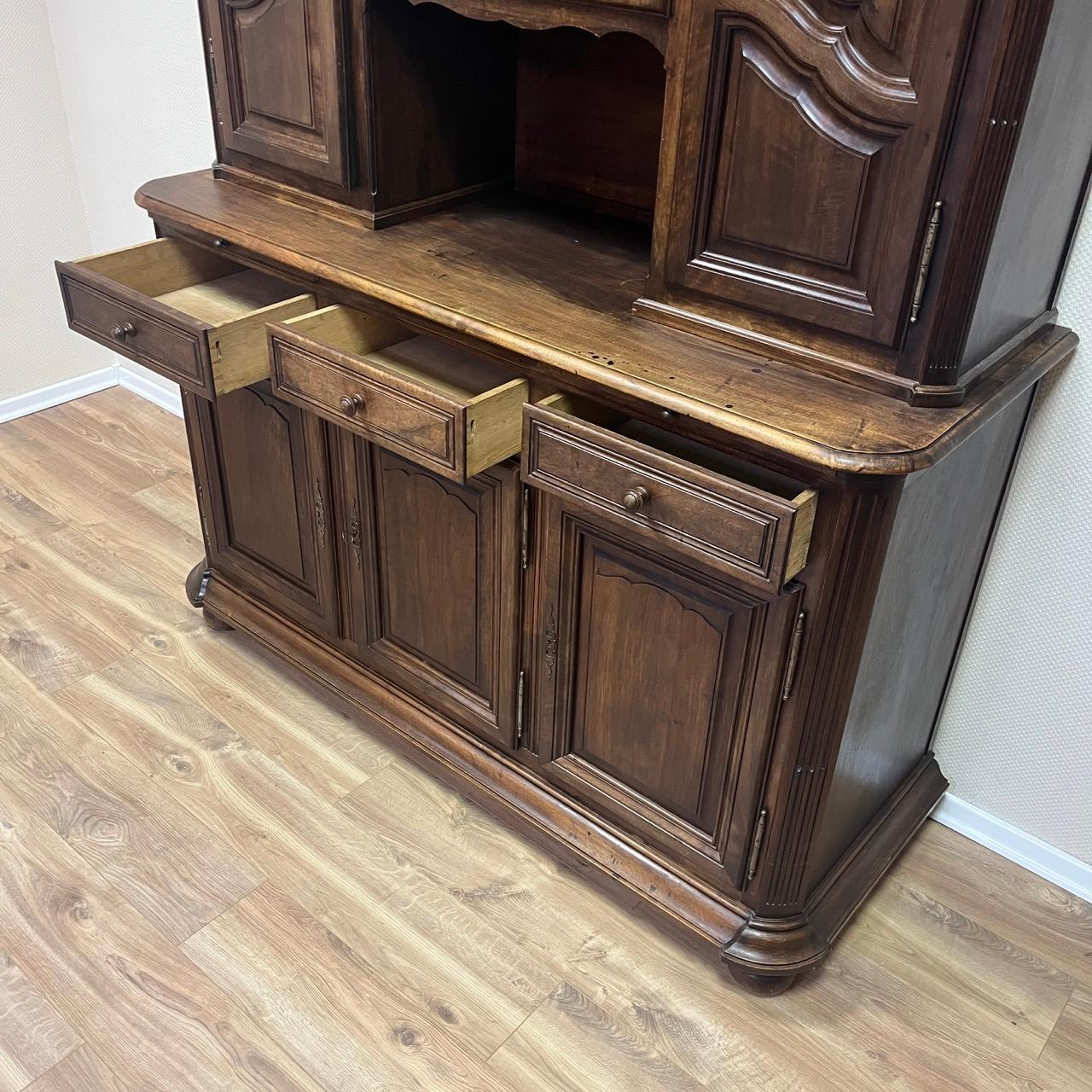 Antikes Buffet  Louis Philippe  Frankreich um 1900  Walnuss  Edle Patina im Angebot 8