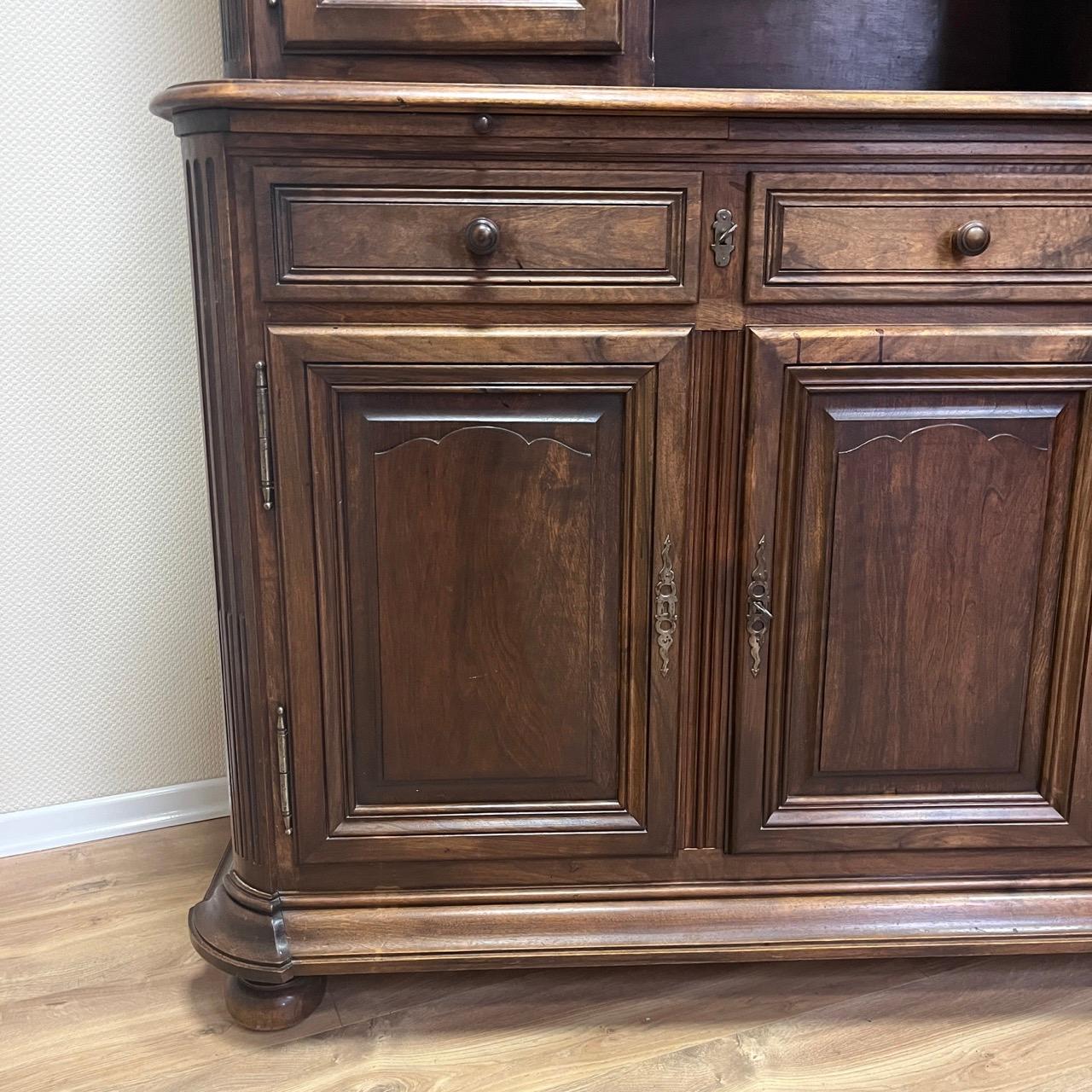 Antikes Buffet  Louis Philippe  Frankreich um 1900  Walnuss  Edle Patina im Angebot 1