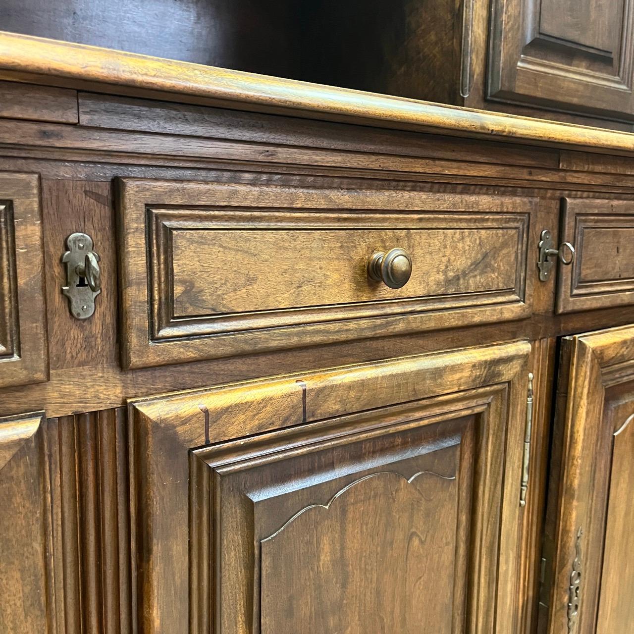 Antikes Buffet  Louis Philippe  Frankreich um 1900  Walnuss  Edle Patina im Angebot 2