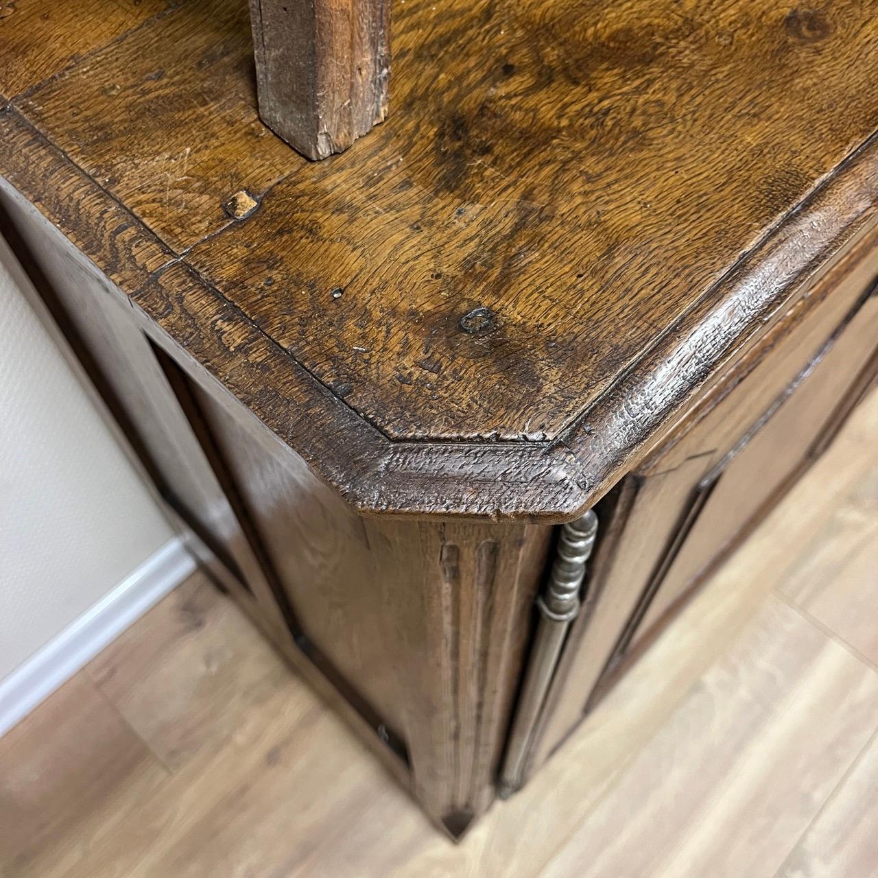 Antikes Buffet  Louis Quinze  Frankreich um 1750  Eiche massiv  Edle Patina im Angebot 6