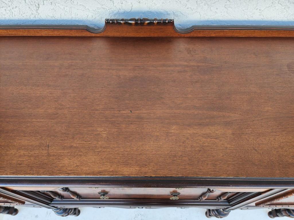 Antique Buffet Sideboard Jacobean Revive Walnut Burled Début du 20ème siècle en vente 7