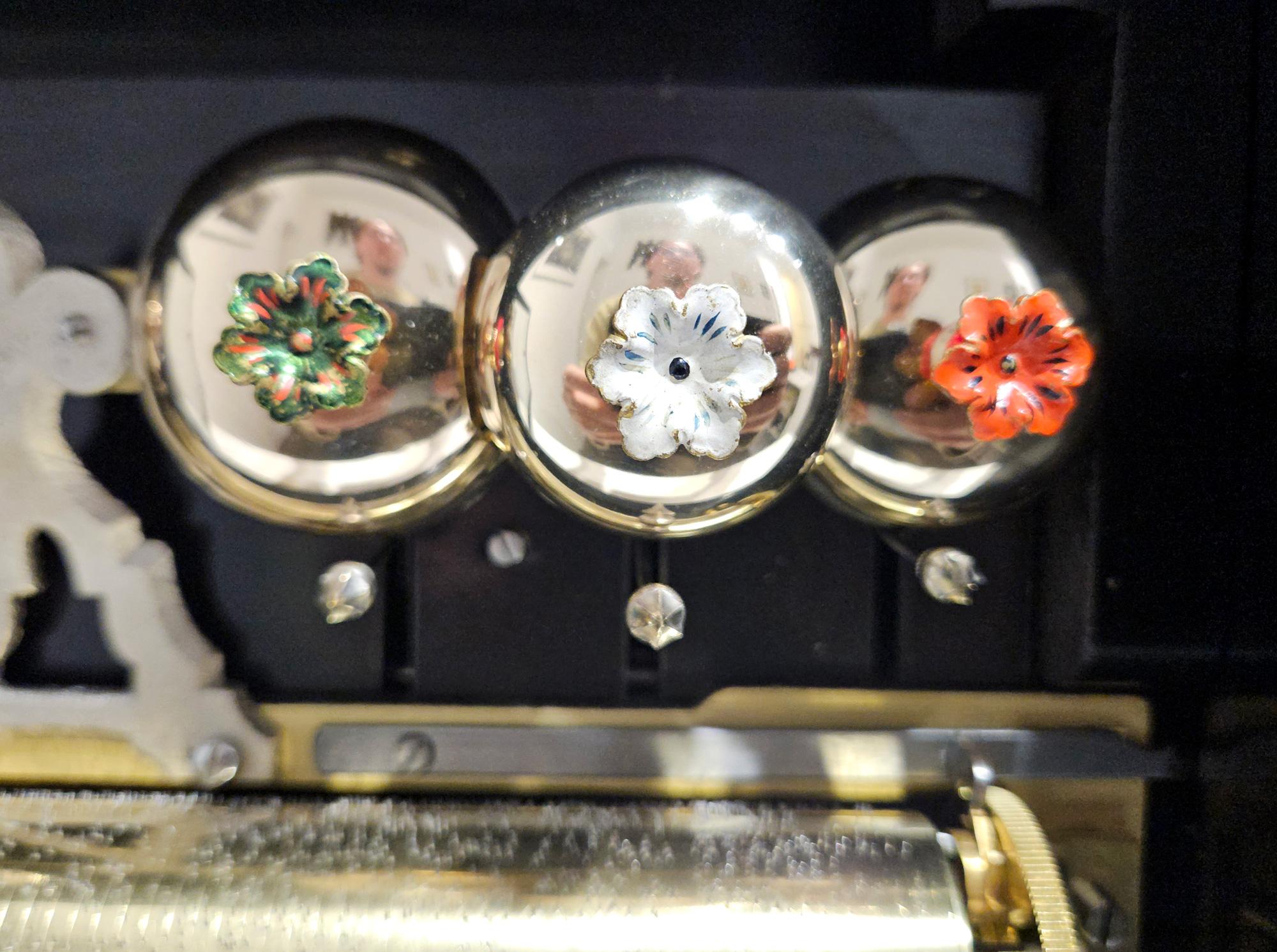Antike Spieldose mit 6 Glocken im Buffet-Stil von Mojon Manger, um 1880 (19. Jahrhundert) im Angebot