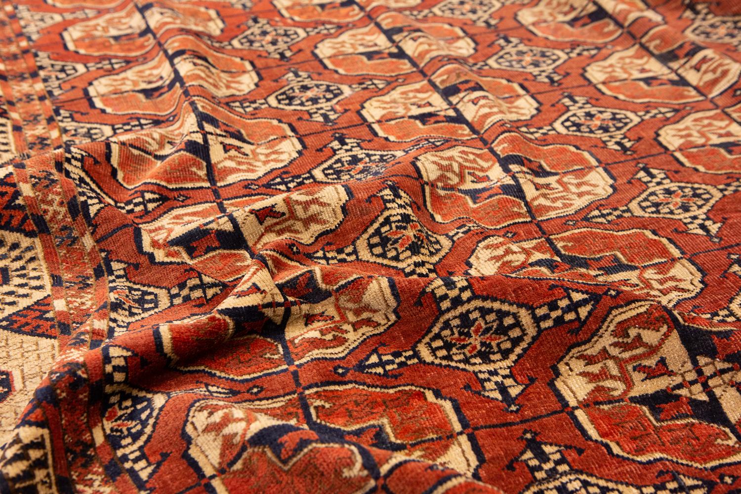 Antiker Bukhara-Teppich mit Elefantenfuß-Design im Angebot 1