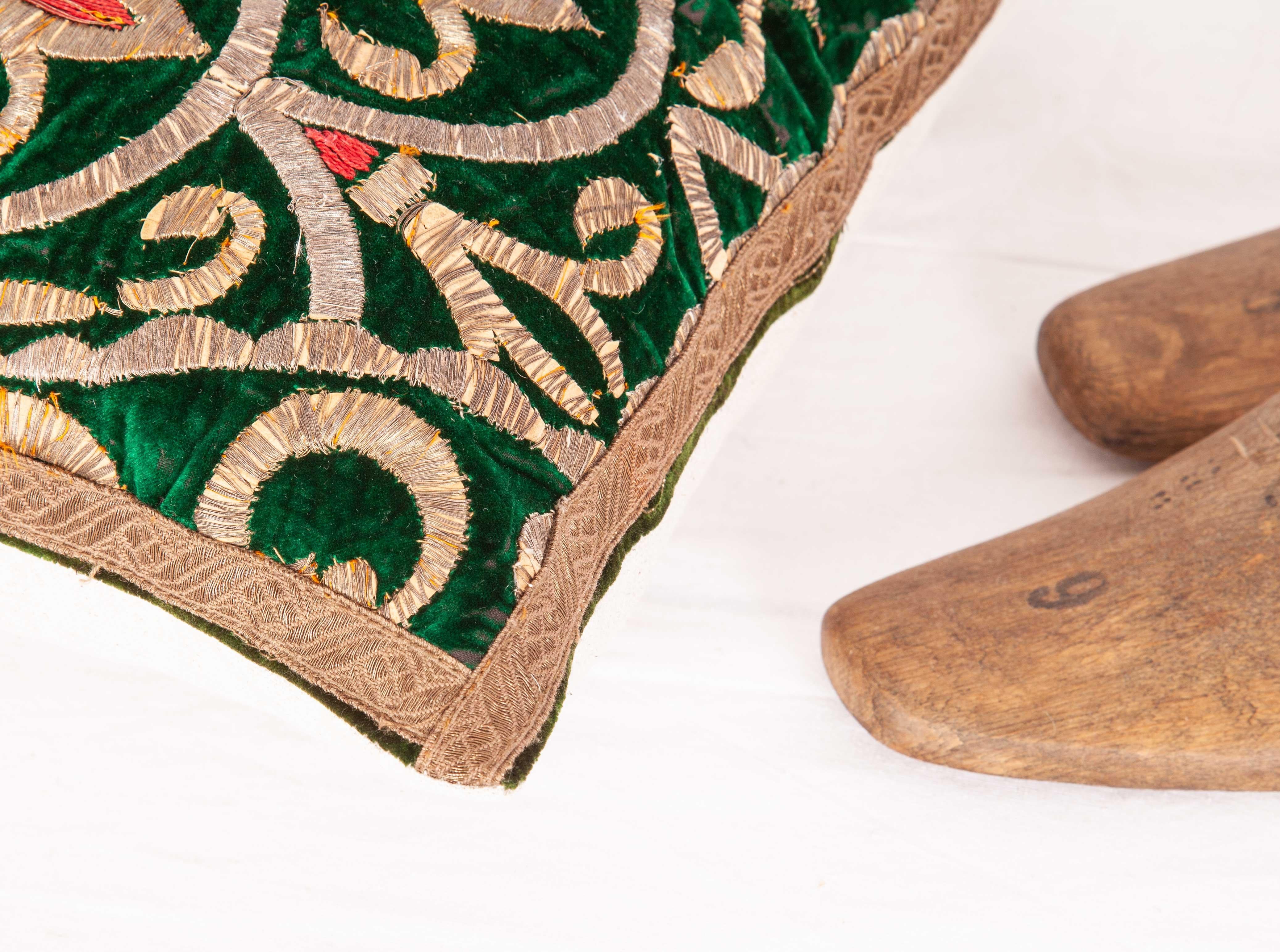 Antique Bukhara, Uzbek Velvet Metallic Thread Embroidery Pillow Case For Sale 1
