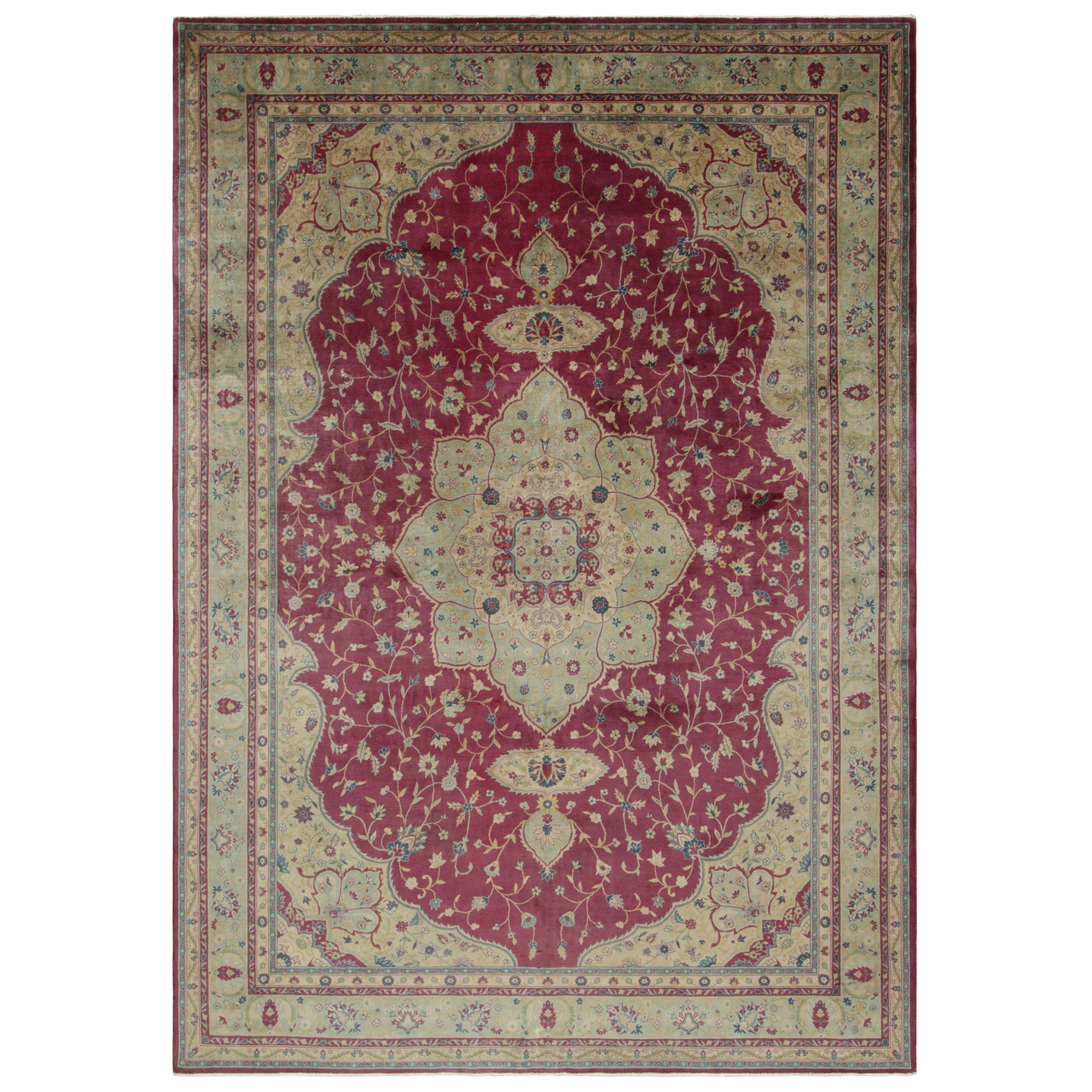 Tapis bulgare ancien, style Tabriz Médaillon floral en Bourgogne - Rug & Kilim en vente