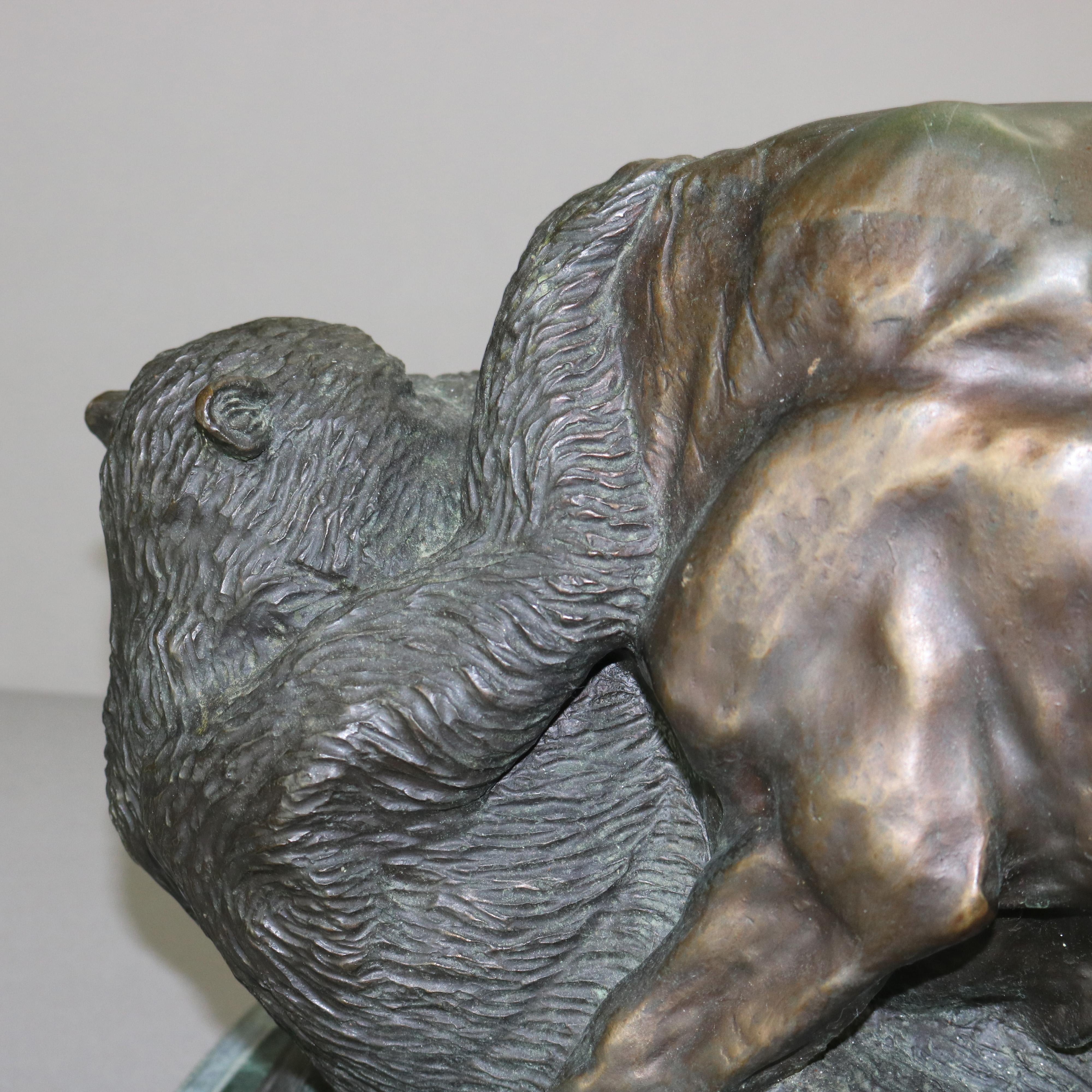 Ancienne sculpture en bronze représentant un taureau et un ours sur une base en marbre vert signée Bonheur Bon état à Big Flats, NY