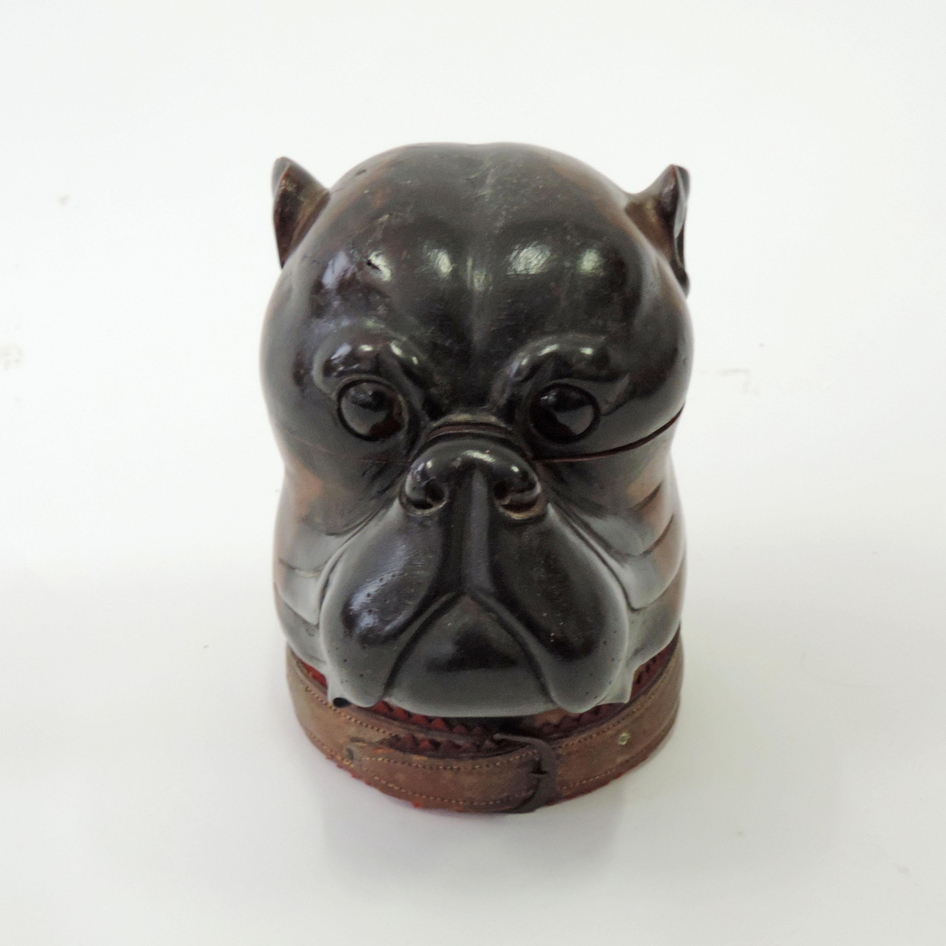 Antigua caja de madera con cabeza de bulldog, Inglaterra, 1900 Art Decó en venta