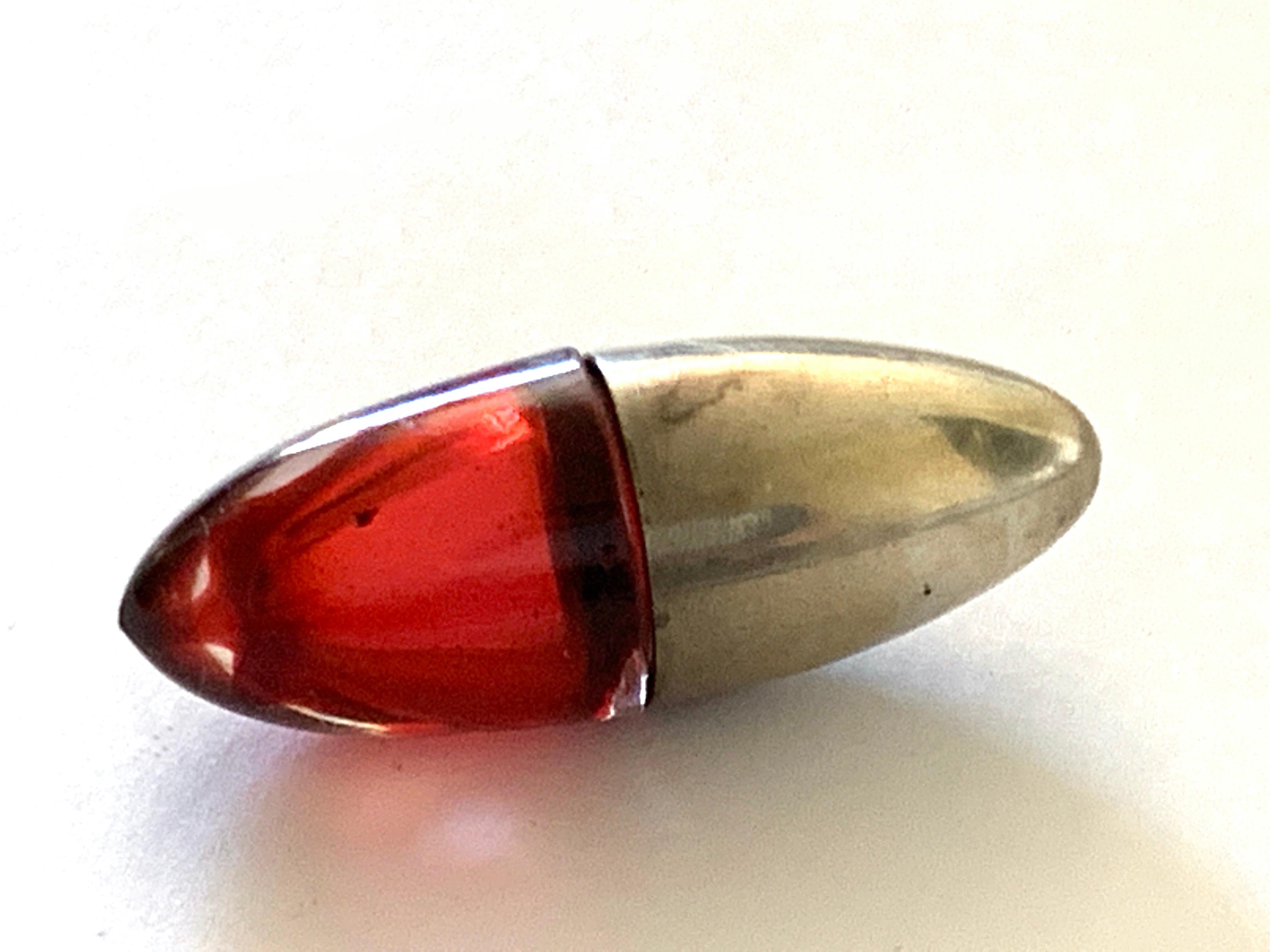Bouteille de poche ancienne en forme de balle en verre rubis. en vente 1