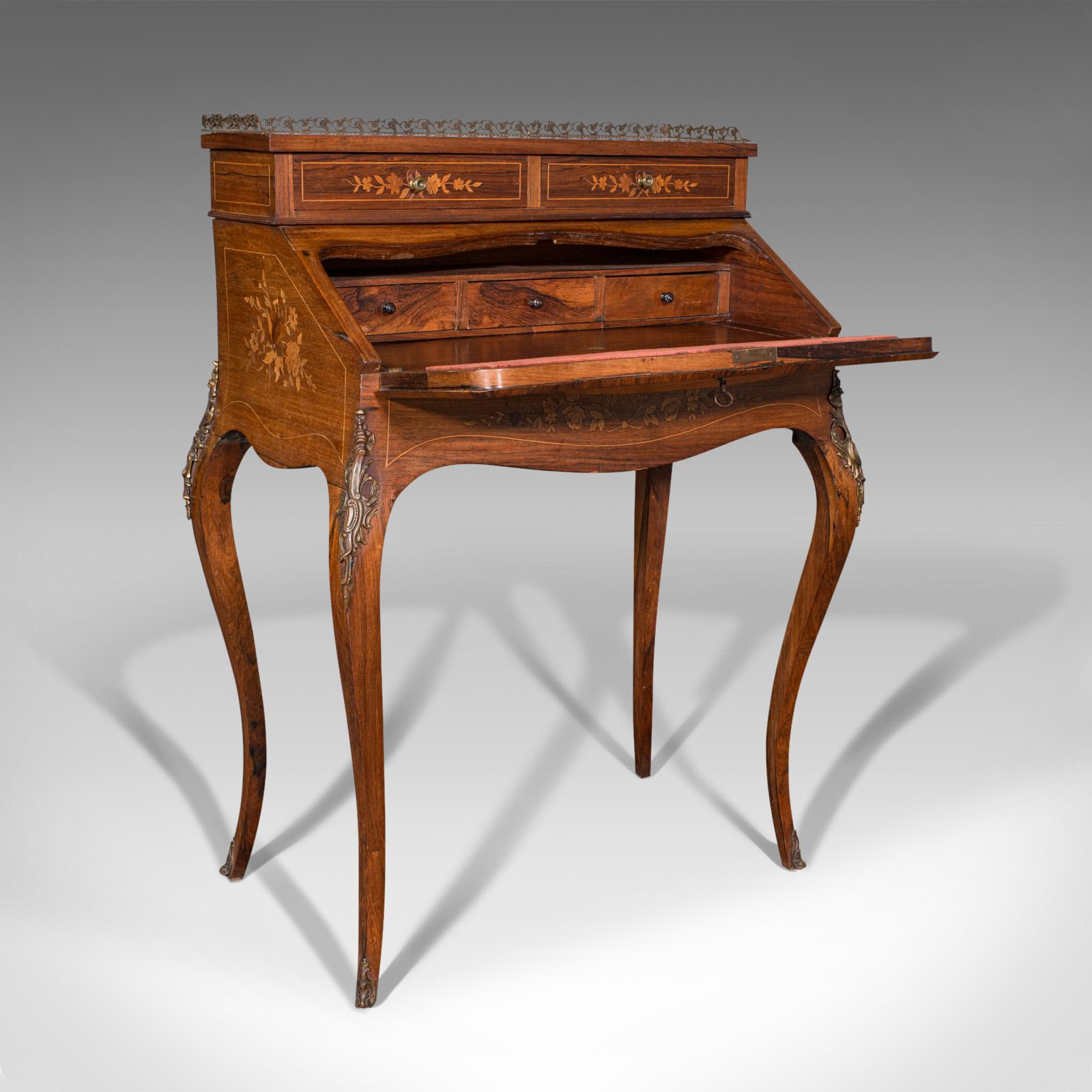 This is an antique bureau de dame. A French, walnut compact writing desk, dating to the Victorian period, circa 1880.

Beautiful French presentation and craftsmanship
Displays a desirable aged patina and in good order
Select walnut presents fine