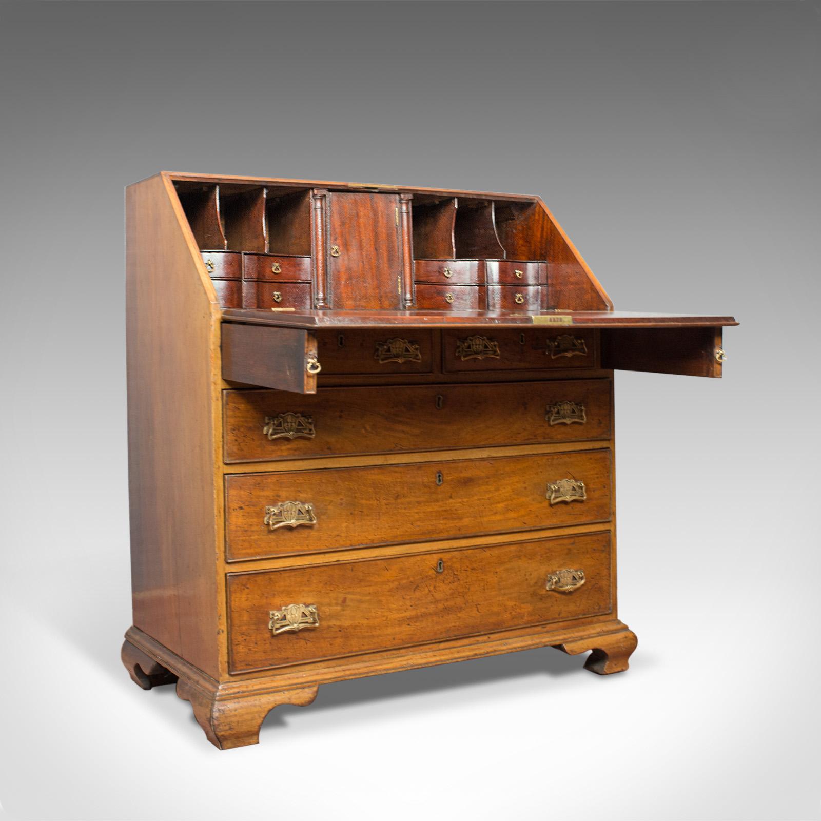 This is an antique bureau in mahogany. An English, late Georgian desk featuring secret compartments, dating to late 18th century, circa 1780.

Quality craftsmanship in polished walnut
Good consistent colour and grain interest throughout
Generous
