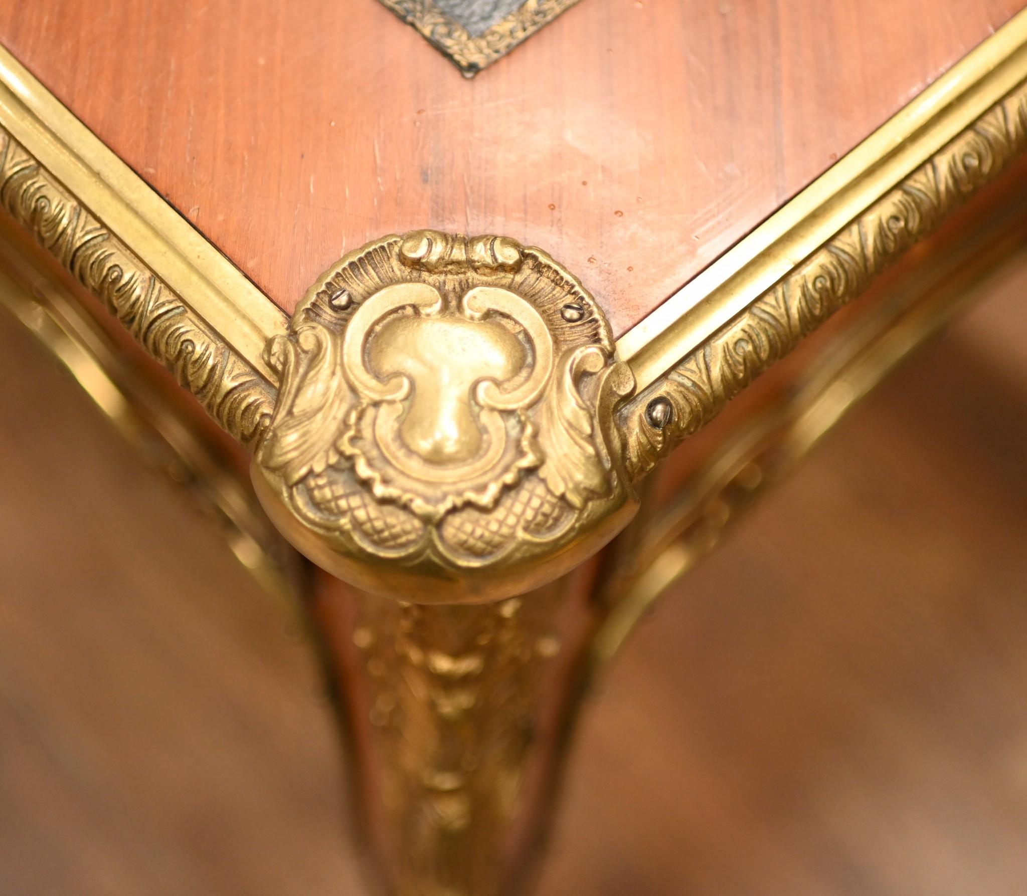 Ancienne table de bureau plaque française incrustée en vente 6