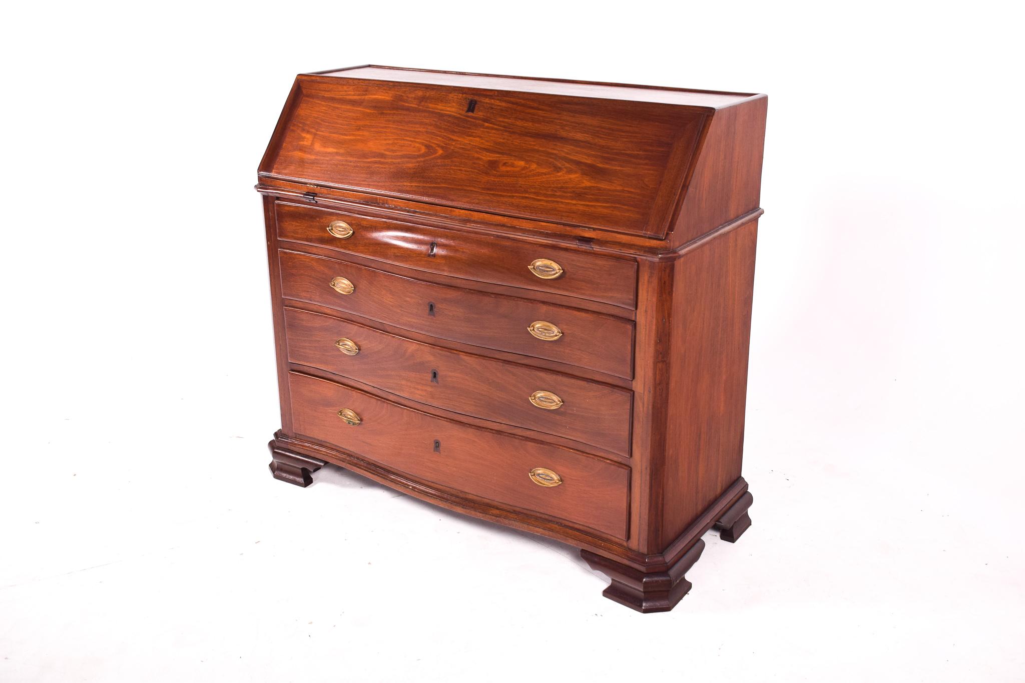 This charming bureau desk in vinhático wood have five different size drawers on factory with bins and seven drawers. More large 4 drawers with different size. Yellow metal fittings. Made in Portugal.