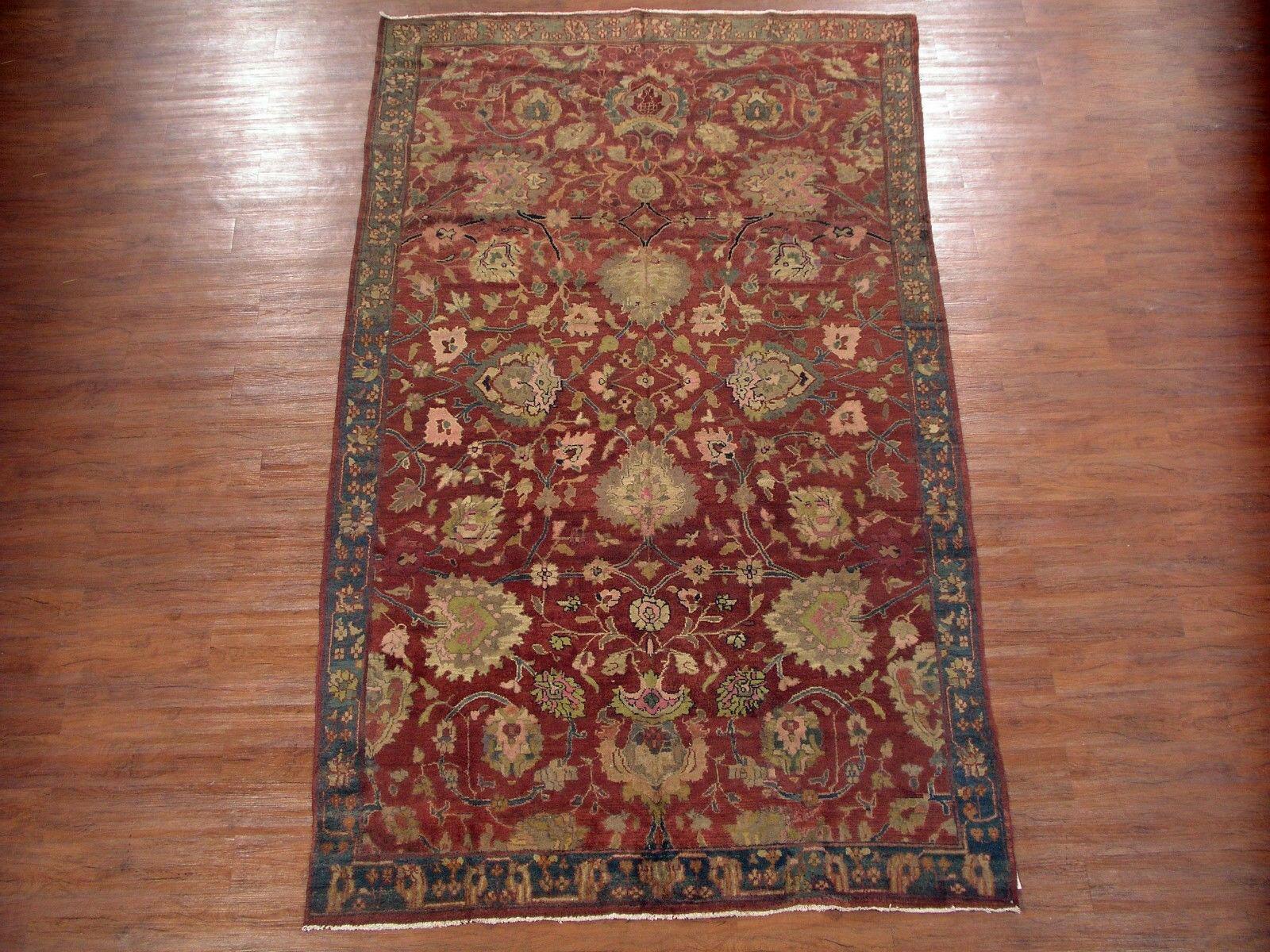 Vello di lana annodato a mano su una base di cotone.

Circa 1890

Dimensioni: 6'4