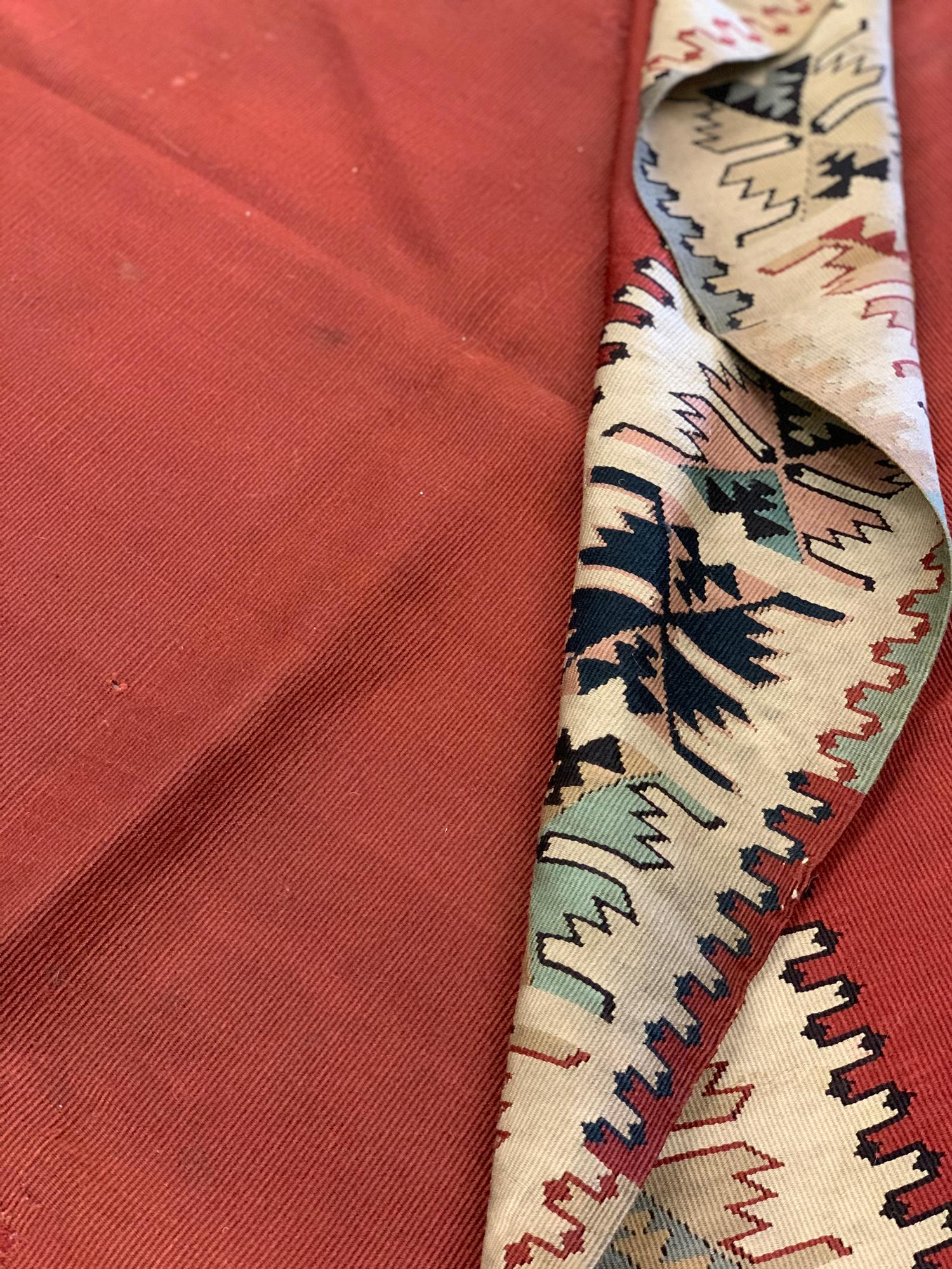 Rug & Kilim antique en bourgogne, 1900s Tapis tribal en laine tissé à plat 161x143 cm en vente 3