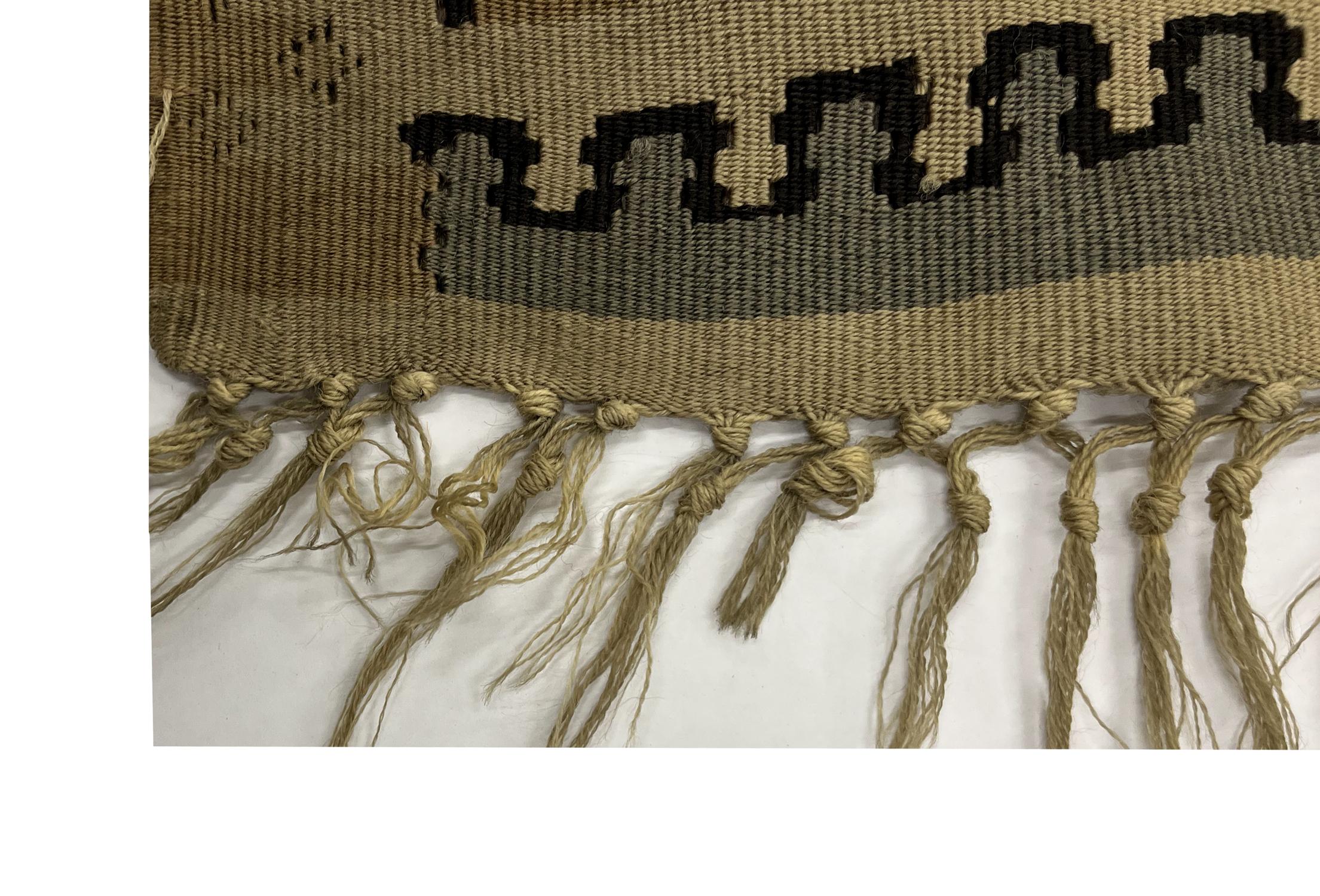 Laine Rug & Kilim antique en bourgogne, 1900s Tapis tribal en laine tissé à plat 161x143 cm en vente