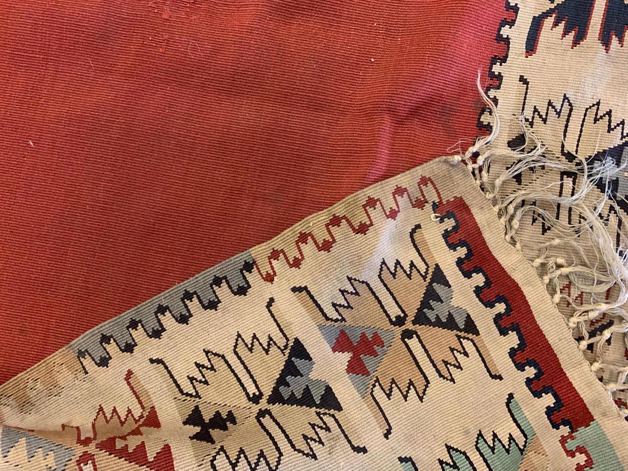 Rug & Kilim antique en bourgogne, 1900s Tapis tribal en laine tissé à plat 161x143 cm en vente 1