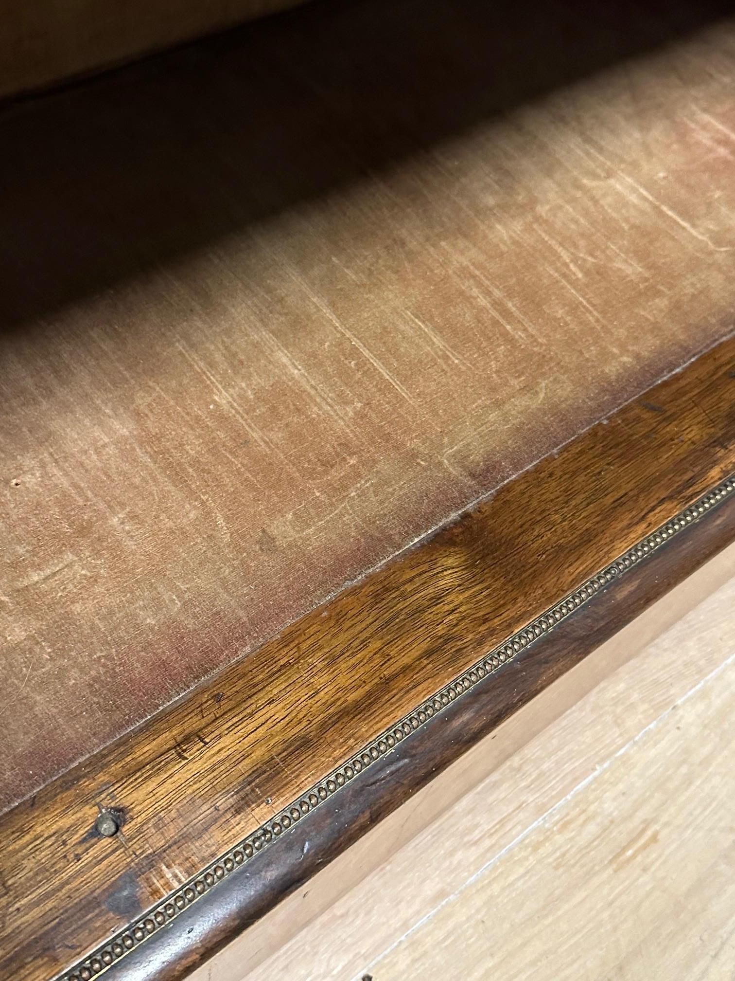 Bibliothèque/vitrine ancienne en ronce de noyer en vente 9