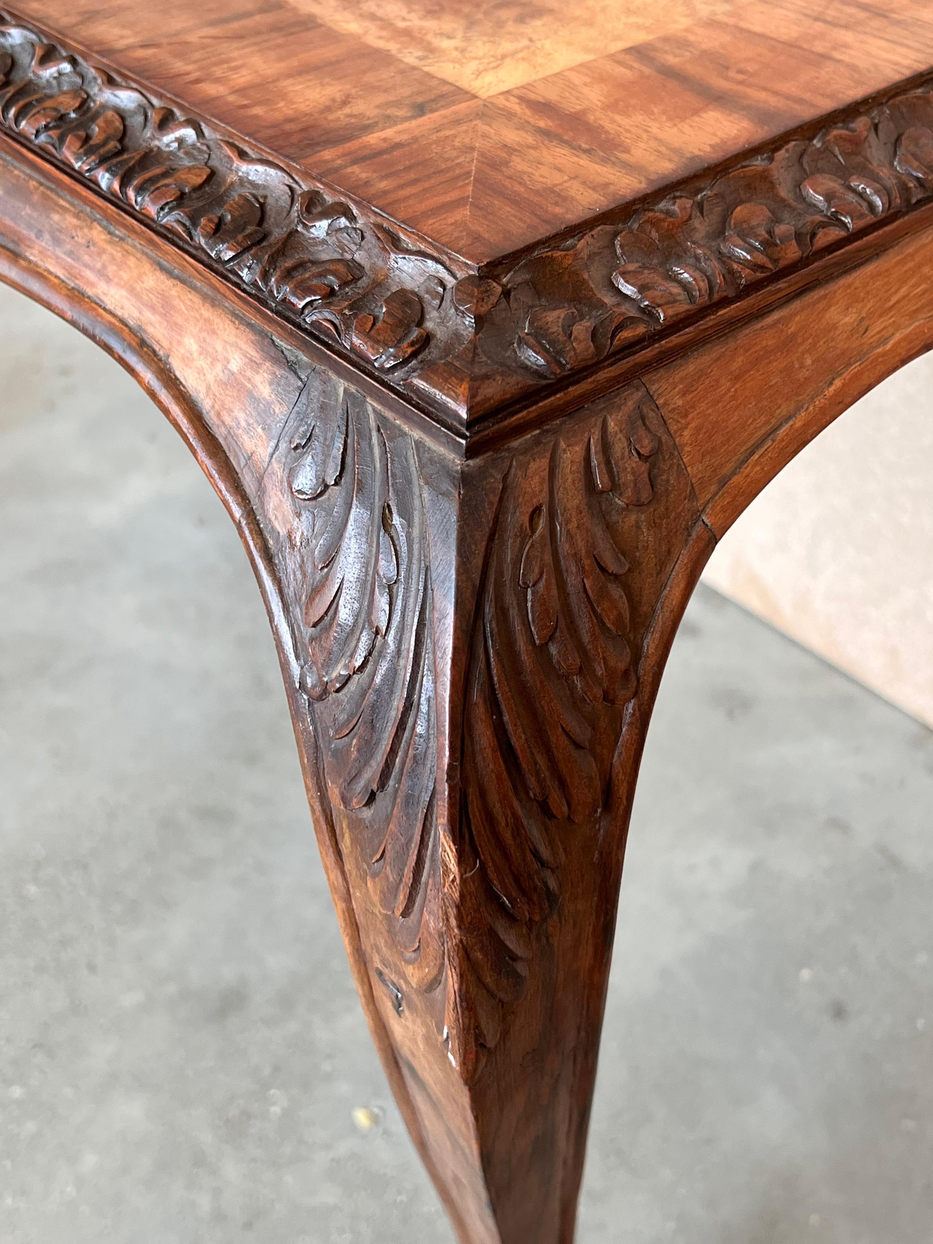 Ancienne table basse rectangulaire de style Queen Anne en ronce de noyer en vente 5