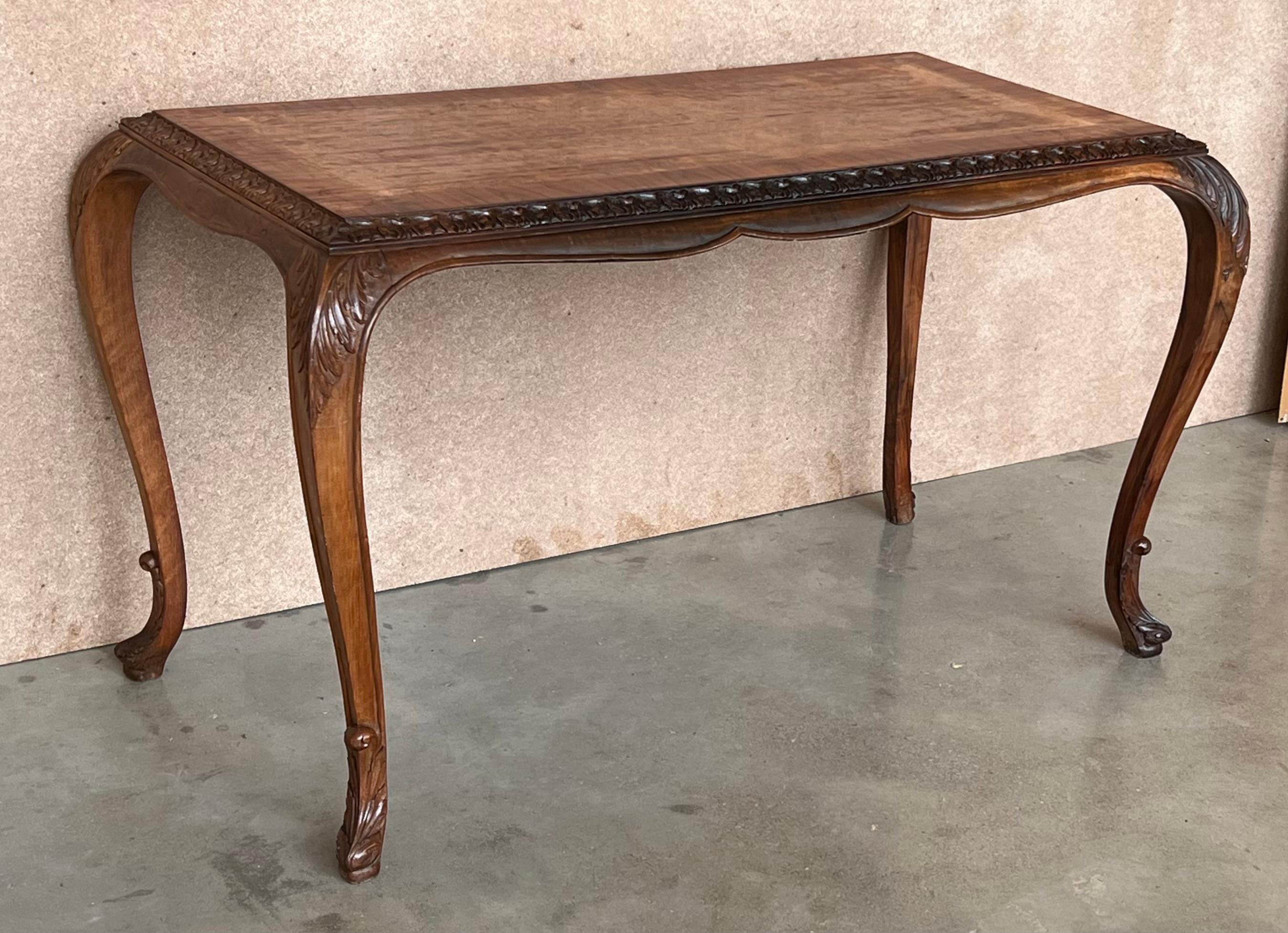 Antique Burl Walnut Queen Anne Style Rectangular Coffee Table In Good Condition For Sale In Miami, FL