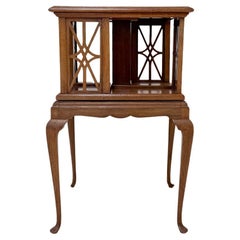 Antique Burl Walnut Revolving Side Table, Wortelnoot Book Table