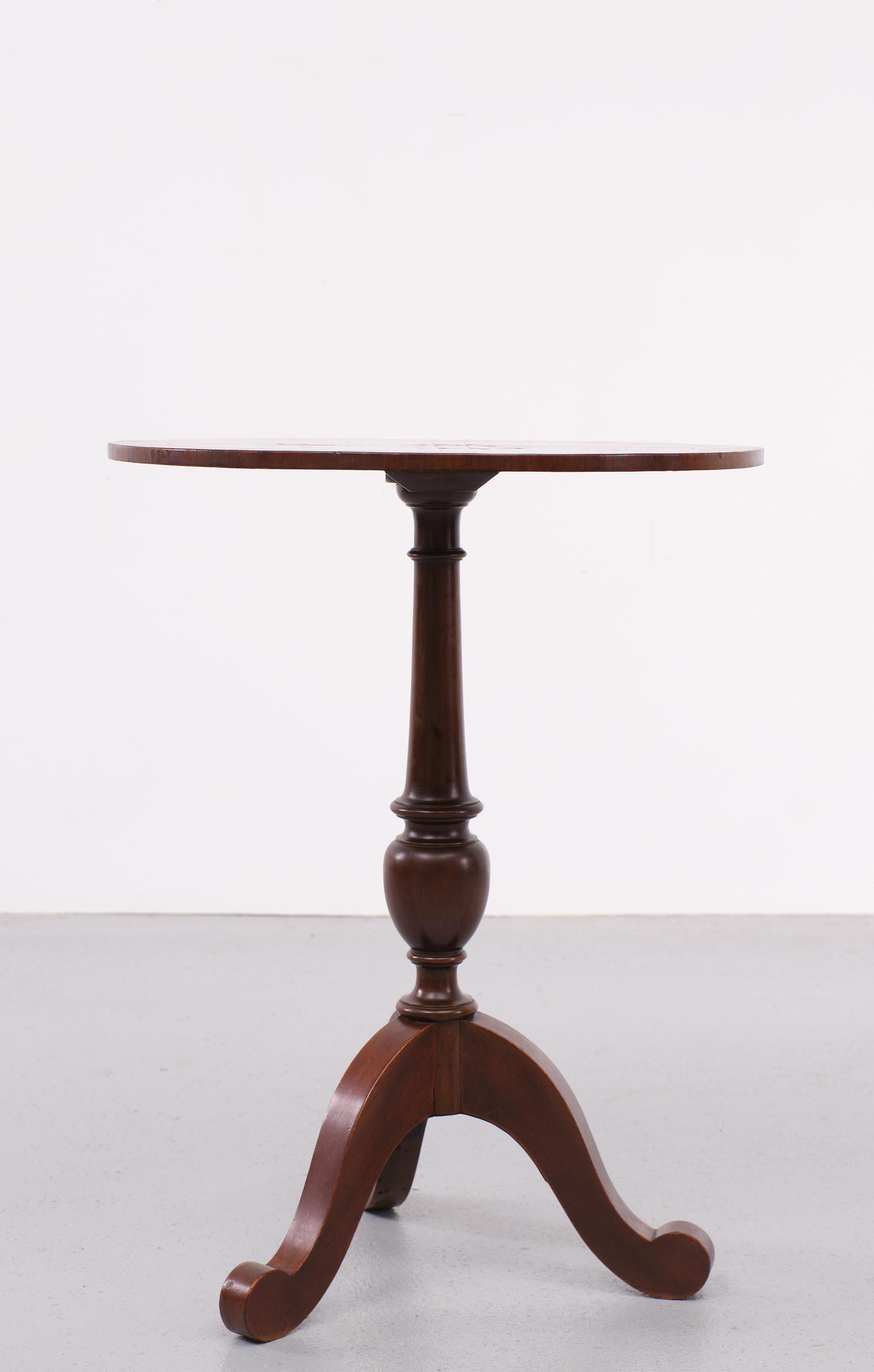 Antique Burl Wood Carafe Table 1880s England  For Sale 1
