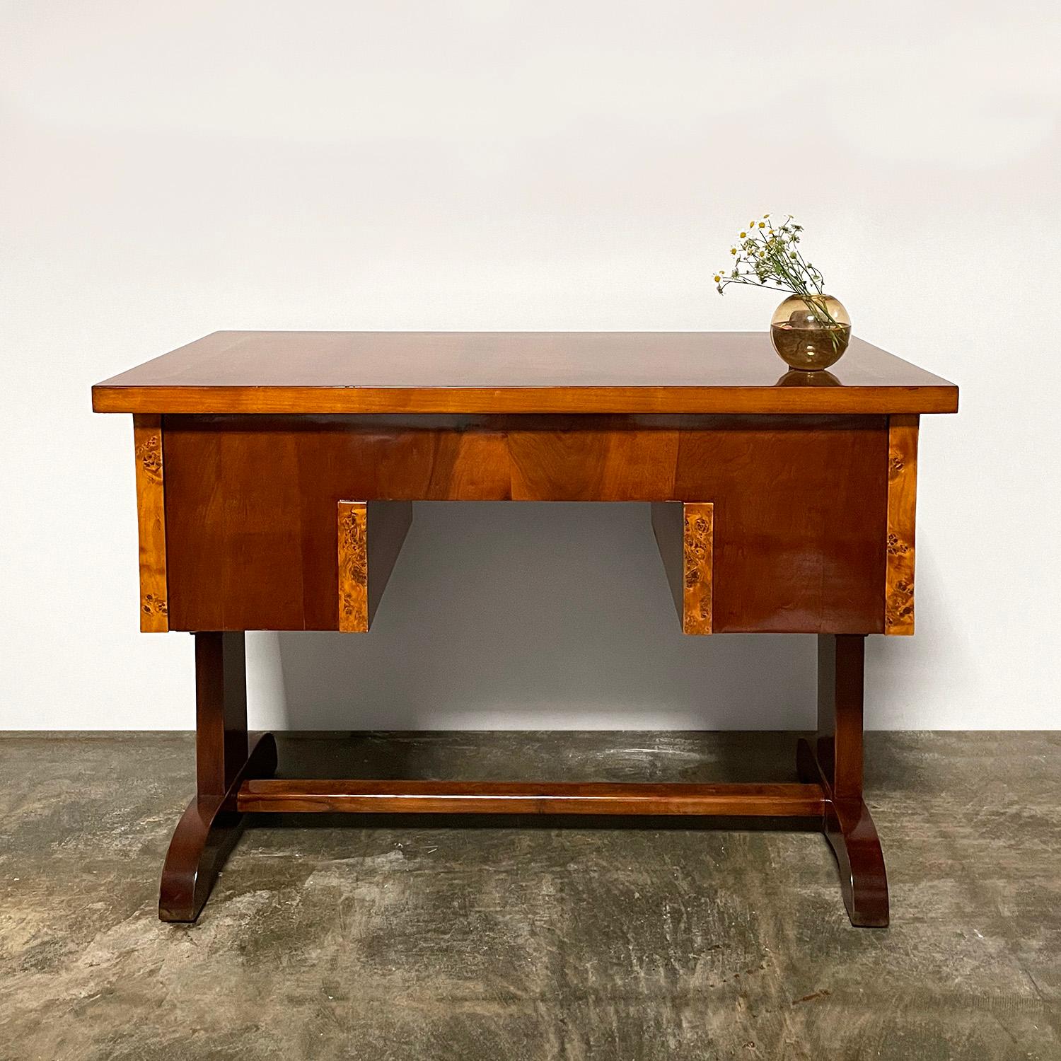 Antique Burl Wood Writing Desk In Good Condition In Los Angeles, CA