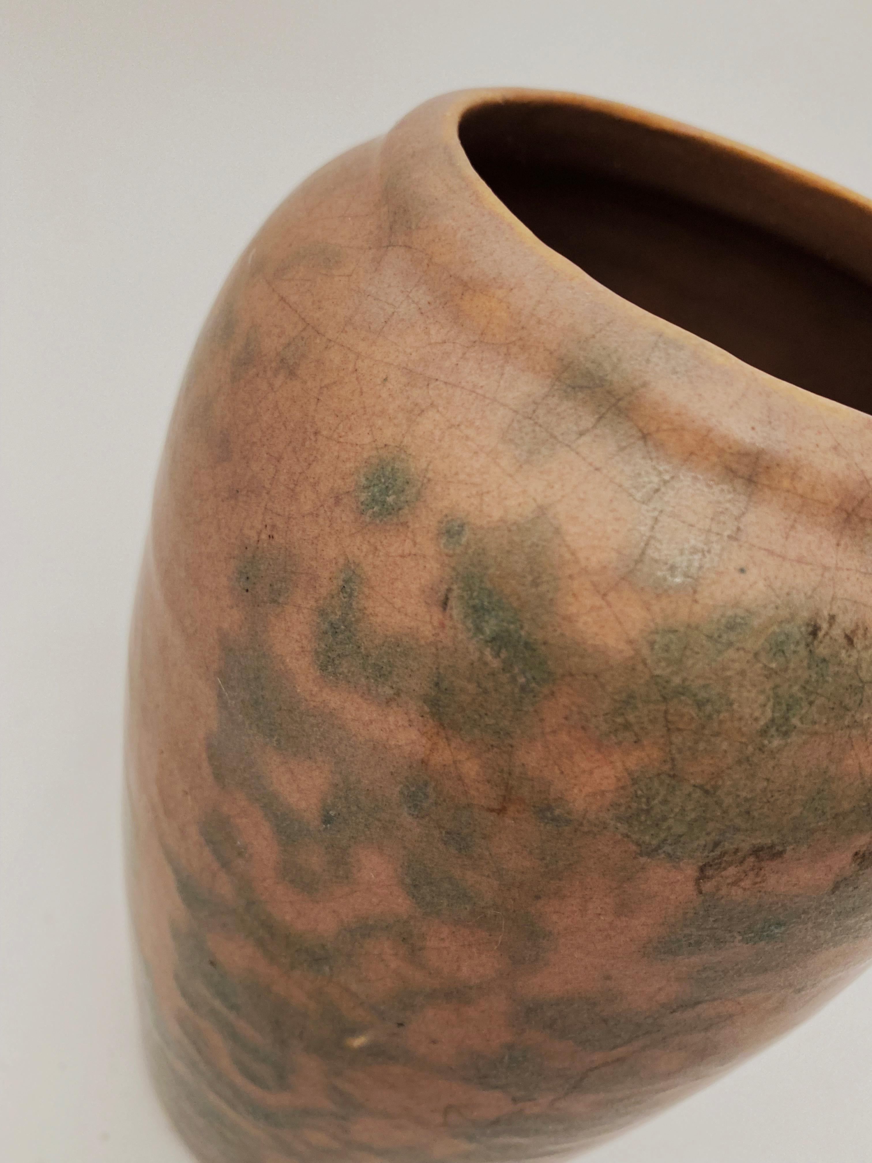 Vaso antico Burley Winter screziato di marrone e verde con finitura opaca Vellum in vendita 2