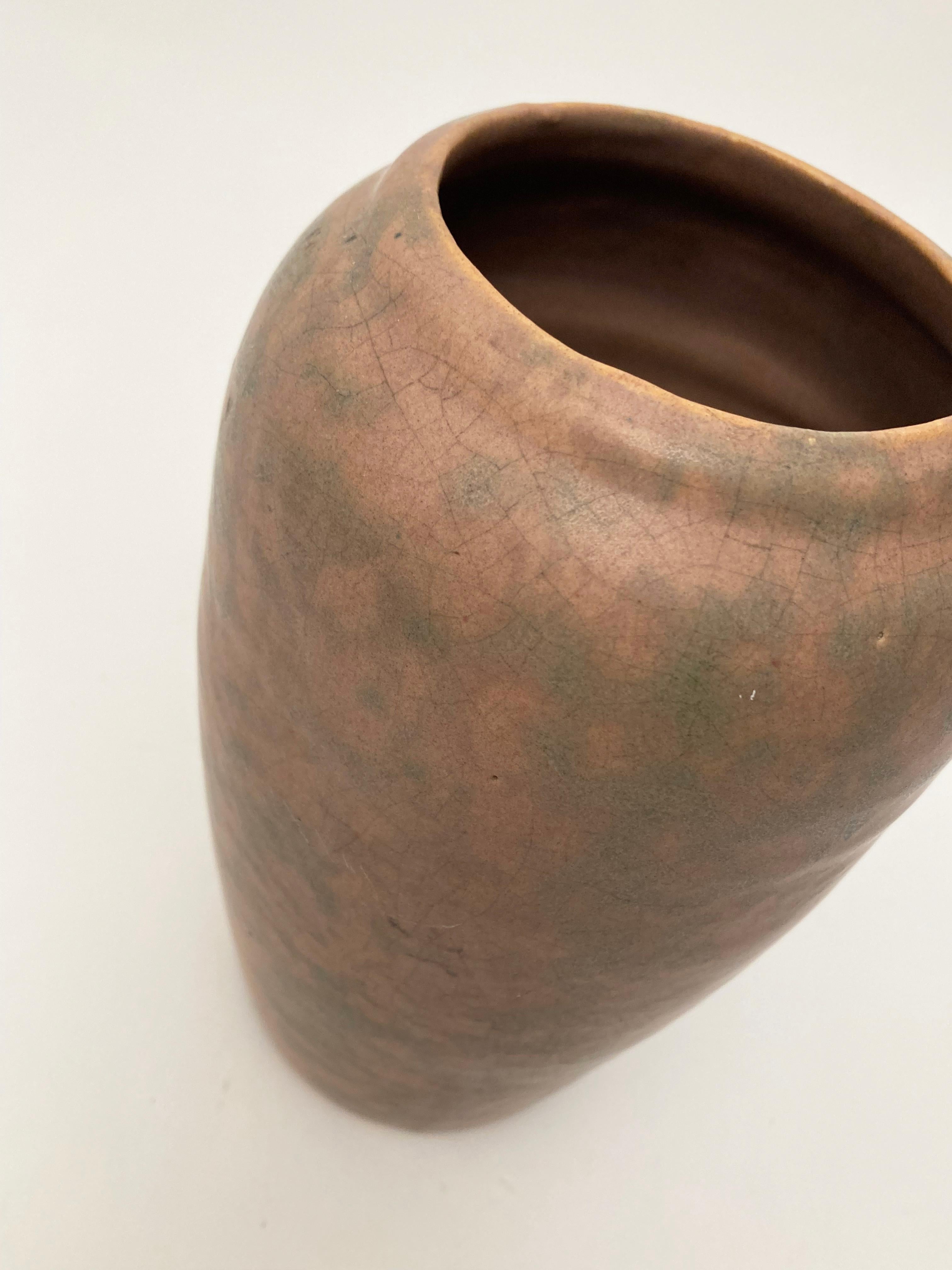 Americano Vaso antico Burley Winter screziato di marrone e verde con finitura opaca Vellum in vendita