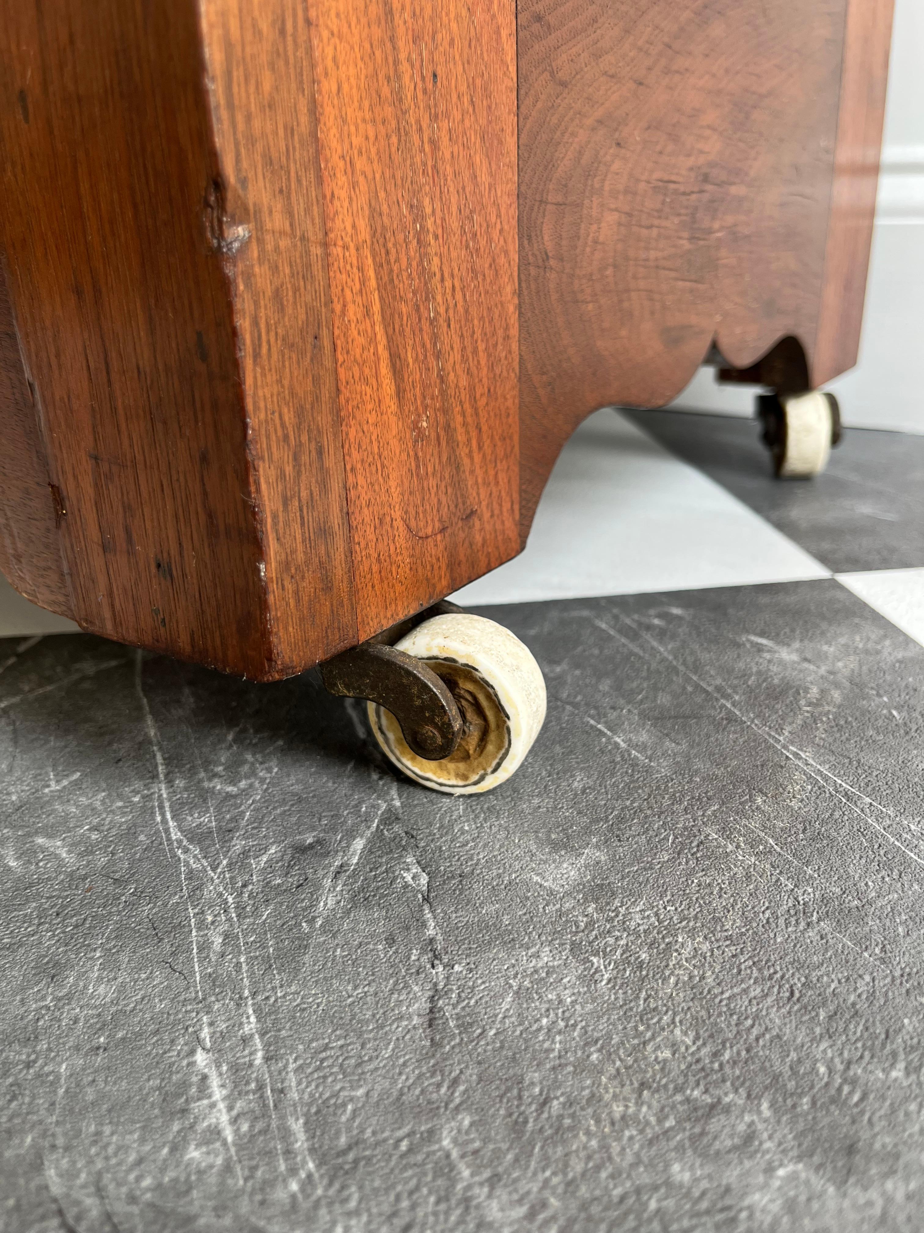 Antigua cómoda de madera de Burlwood con tapa de mármol Circa 1880-1910 siglo XIX