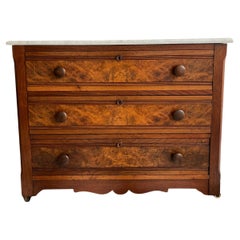 Antico comò in legno di radica con piano in marmo, circa 1880-1910