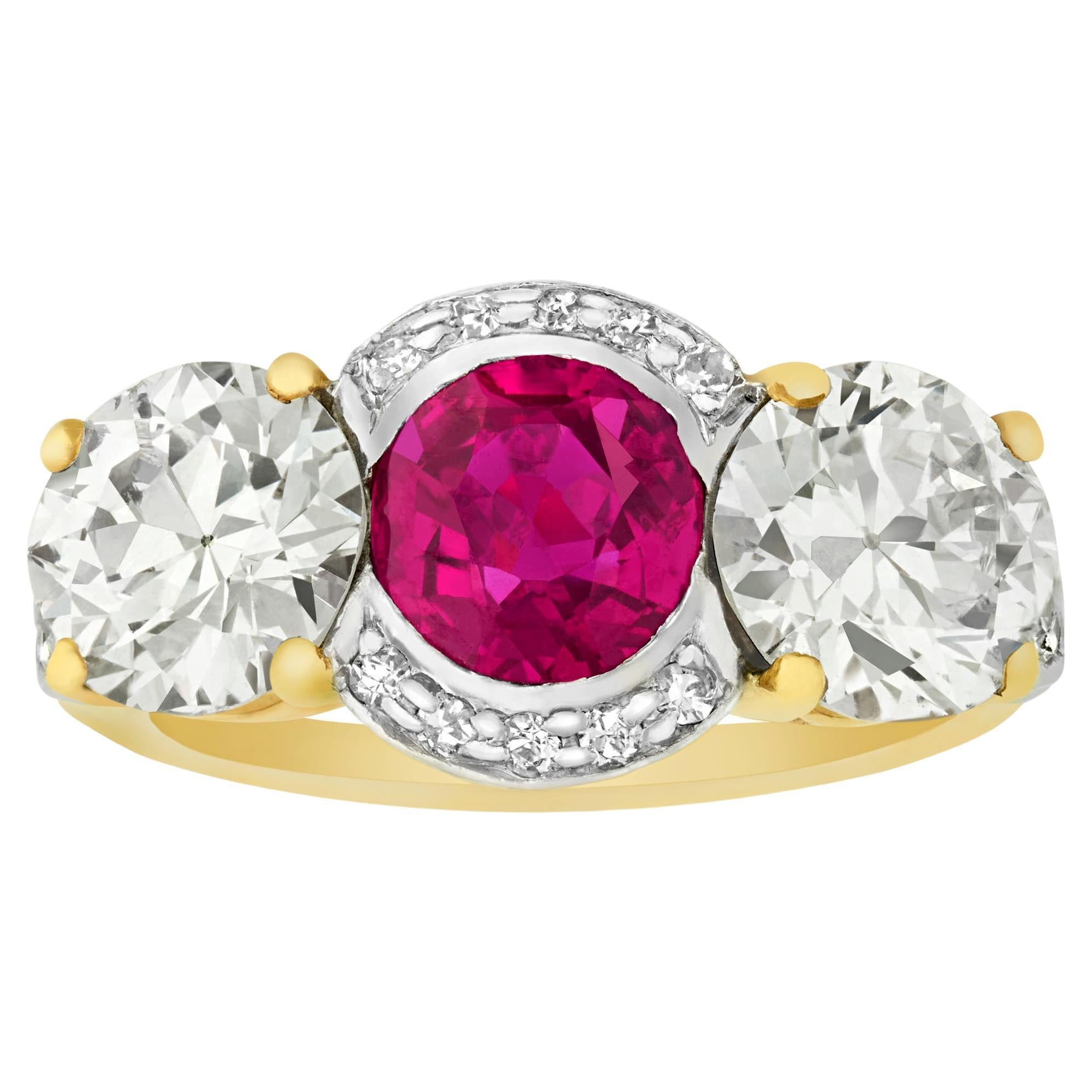 Anillo de rubí de Birmania sin calentar y diamantes