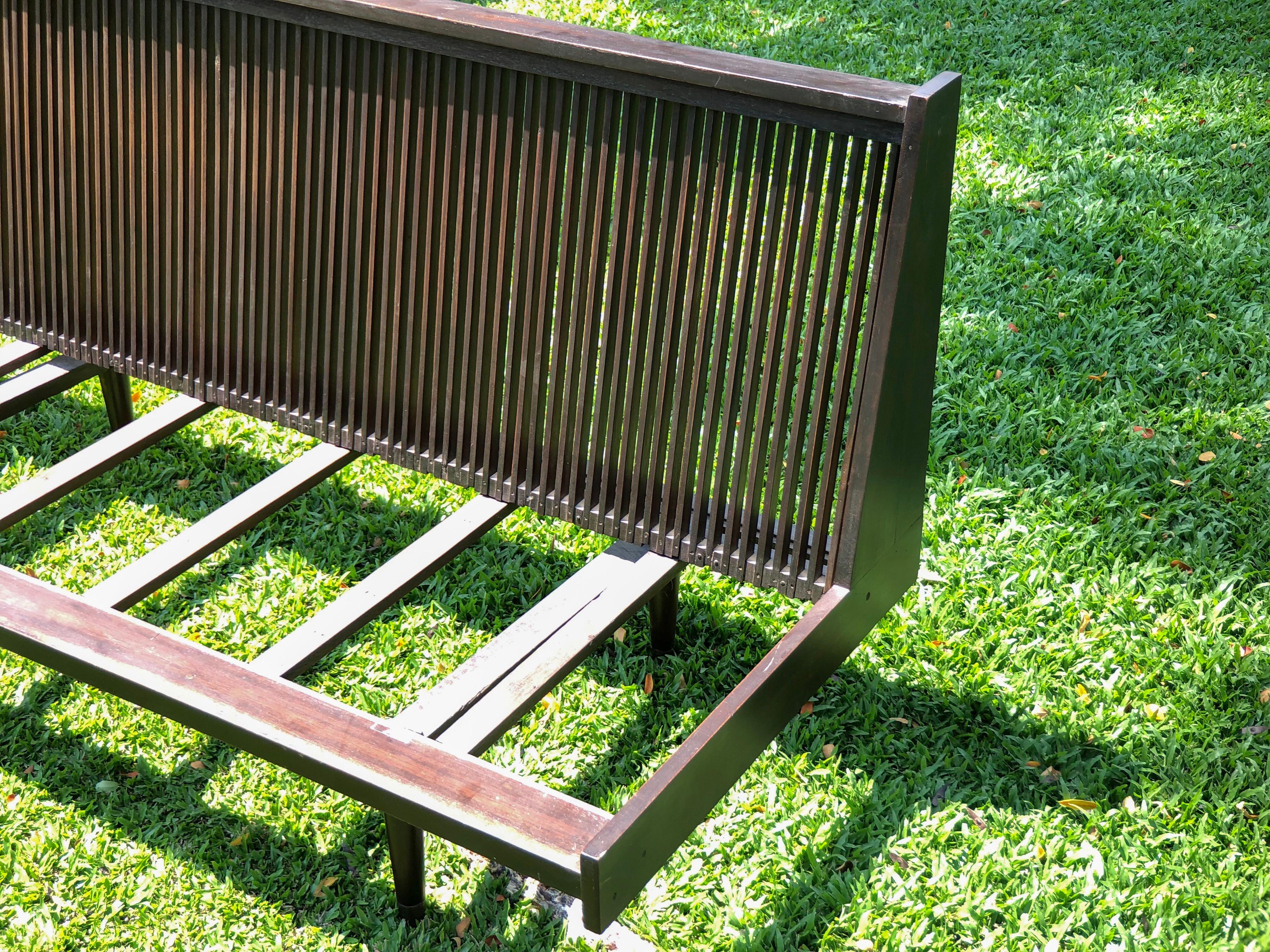 Antique Burmese Art Deco Teak Wood Bench from Myanmar, 1930 In Good Condition For Sale In Vienna, AT