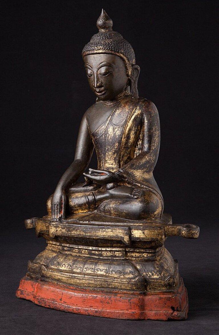 This antique bronze Buddha statue is a truly unique and special collectible piece. Standing at 31 cm high, 22 cm wide, and 12 cm deep, it is made of bronze, and it weighs 3.47 kgs. The intricate details on the statue have traces of original gilding,