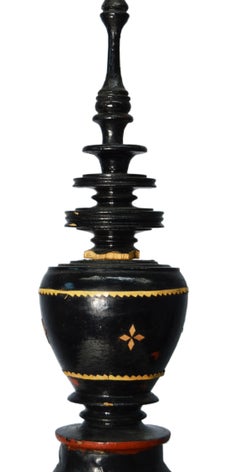 Bol à offrandes de temple antique en laque noire de Birmanie du 19ème siècle