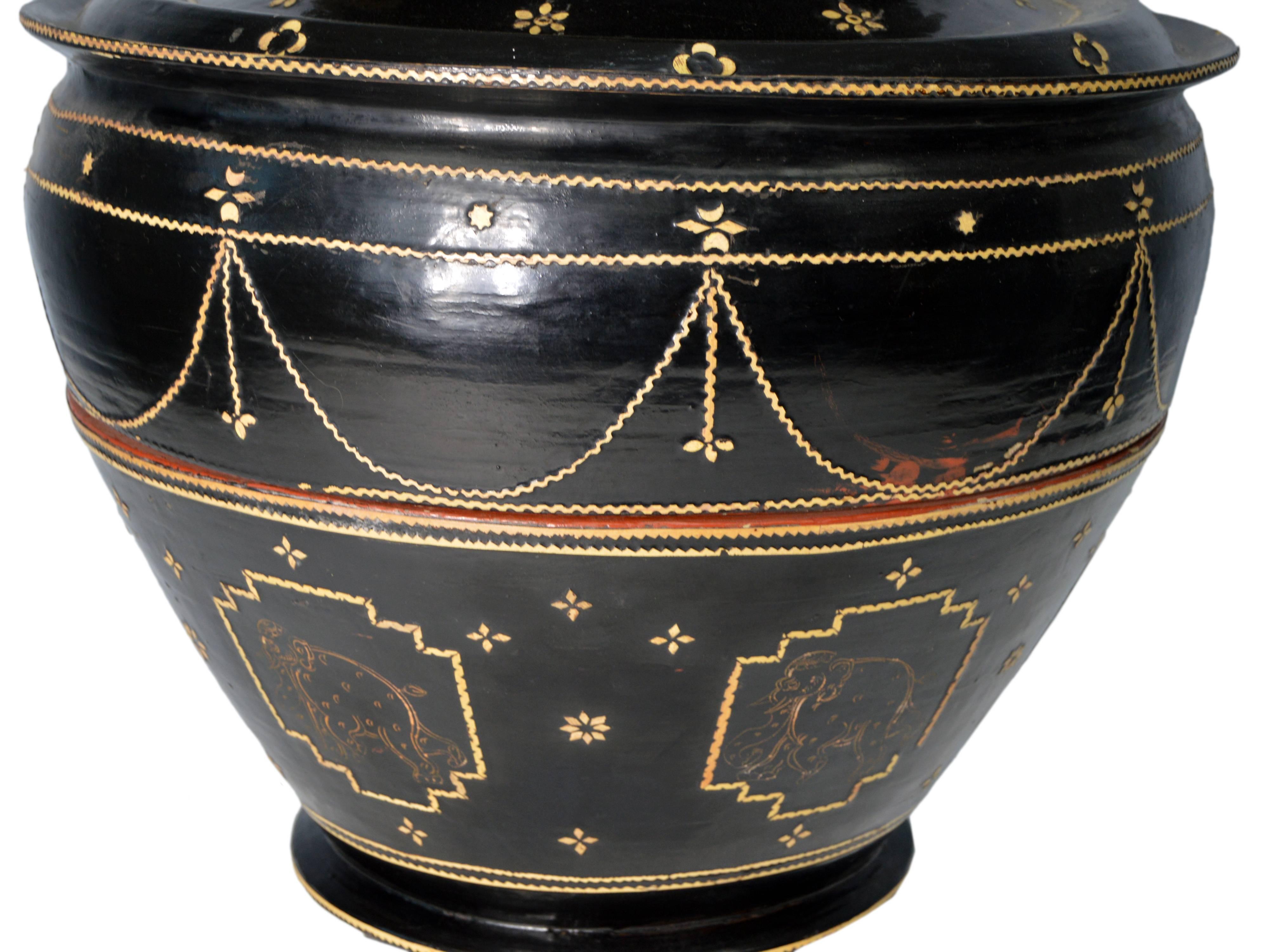 Bambou Bol à offrandes de temple antique en laque noire de Birmanie du 19ème siècle
