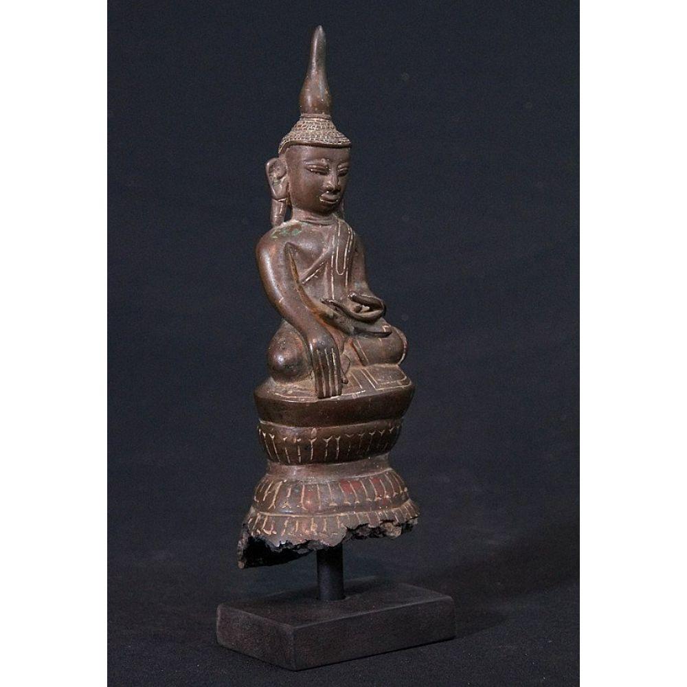 Antique Burmese Buddha from Burma For Sale 1