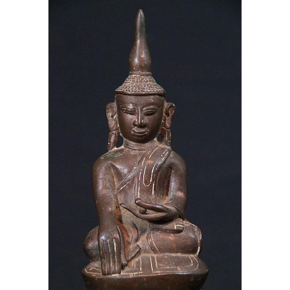 Antique Burmese Buddha from Burma For Sale 3