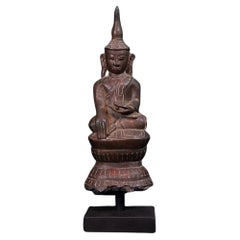 Antico Buddha birmano proveniente dalla Birmania
