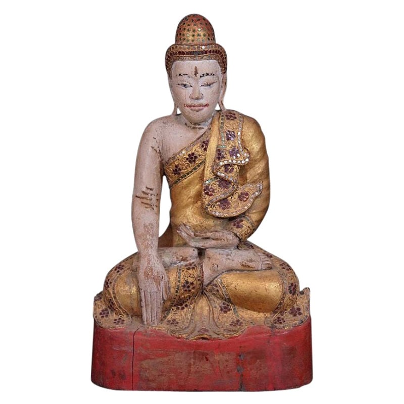 Antica statua di Buddha birmana proveniente dalla Birmania
