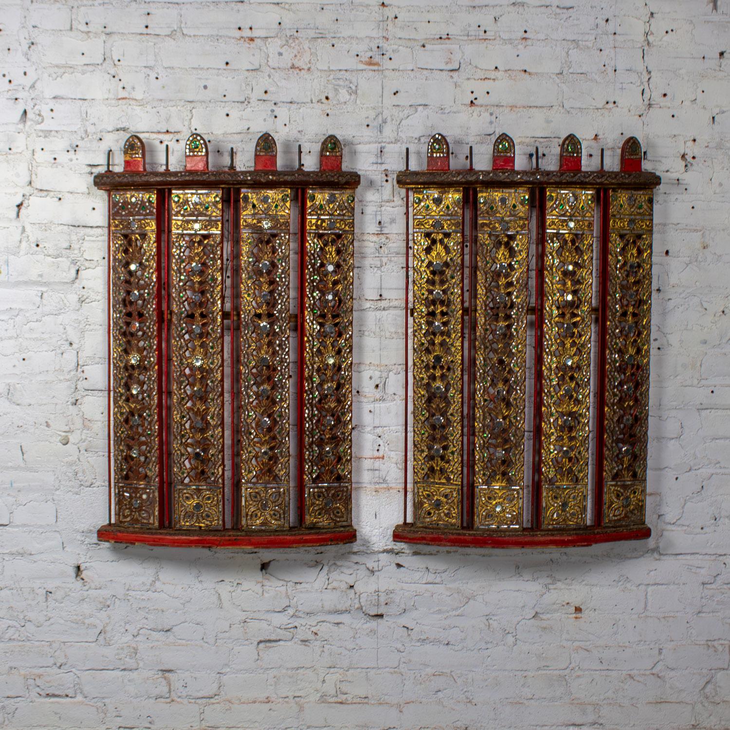 Anglo Raj Anciennes suspensions murales sculptées birmanes d'un Orchestra Hsian Wain Drum une paire en vente