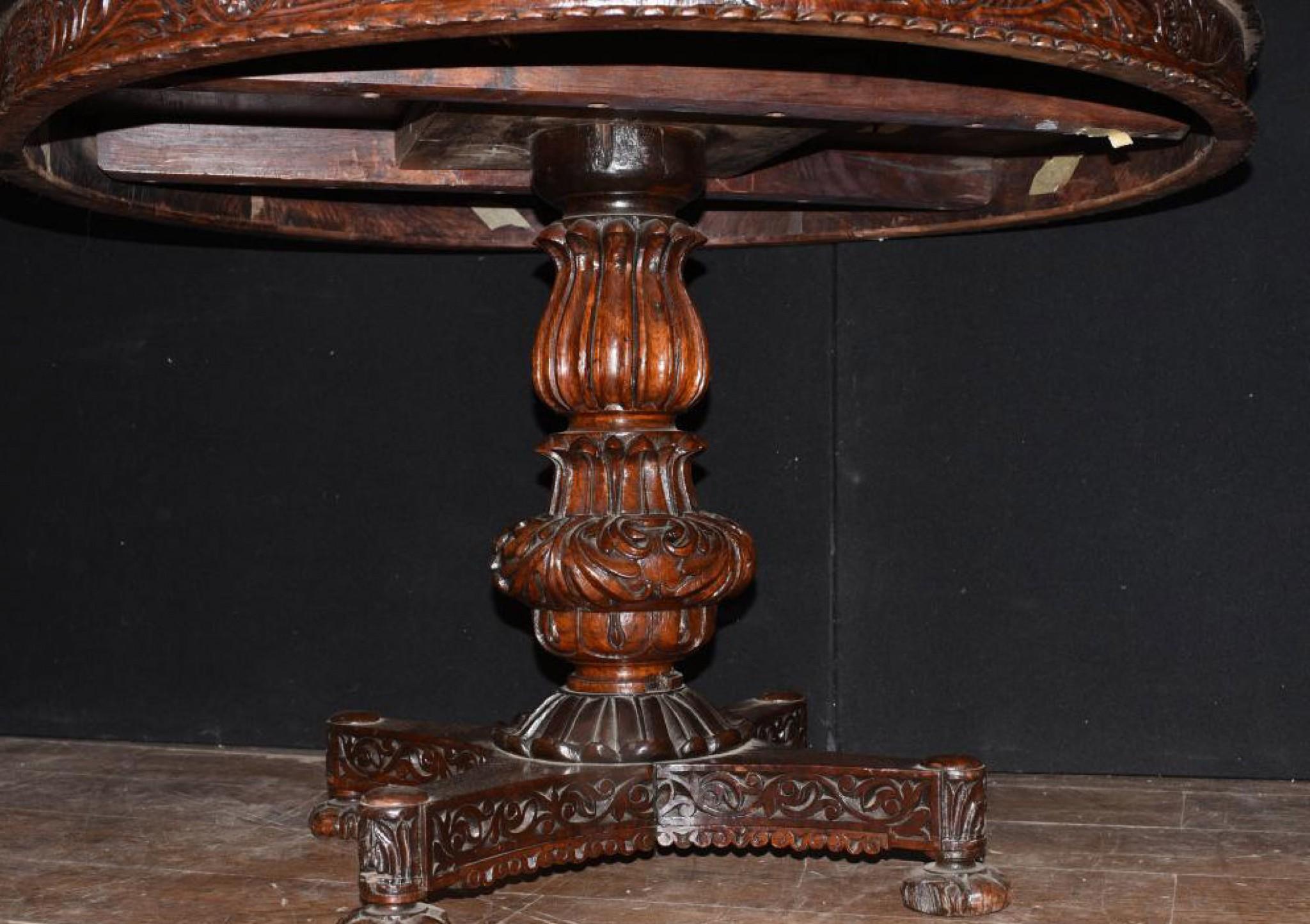 Centre de table antique birman élégant et de collection
Datant d'environ 1860
Les détails sculptés à la main sont exquis
Œuvre d'art hautement collectionnable
Les meubles birmans sont très tendance si vous lisez les magazines d'intérieur.
N'hésitez