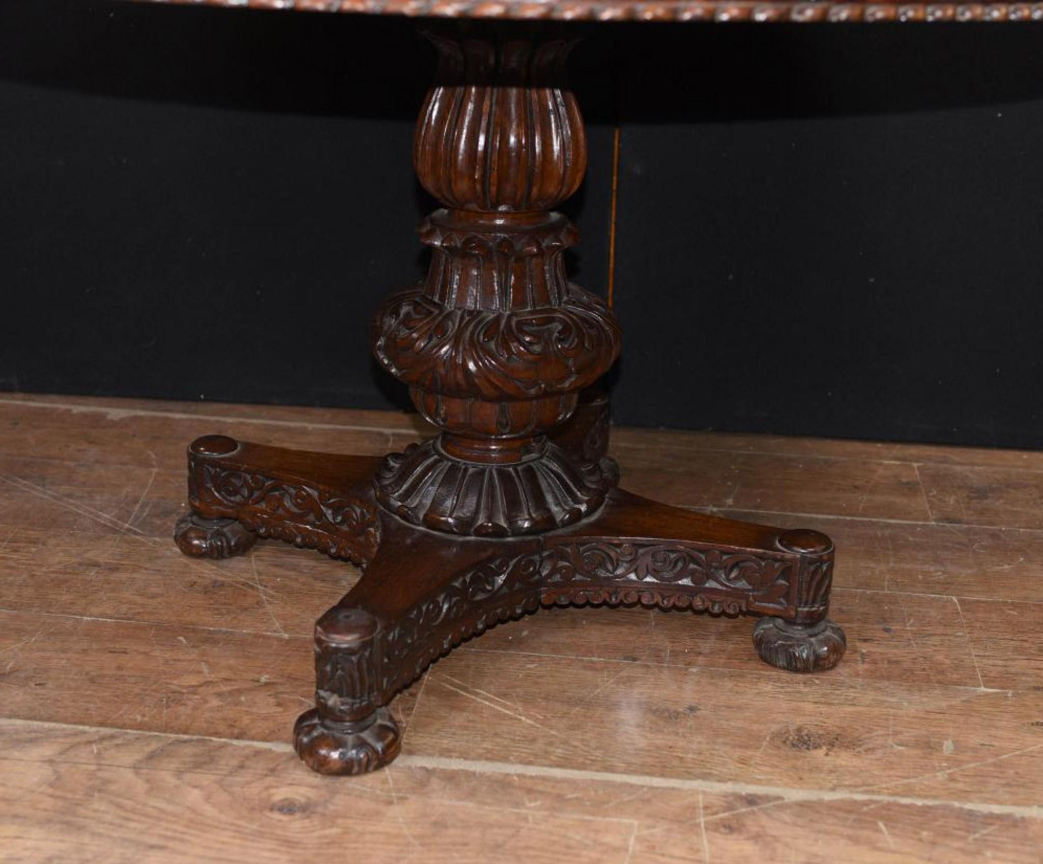 Milieu du XIXe siècle Ancienne table centrale birmane - Sculptée à la main en Birmanie Circa 1860 en vente