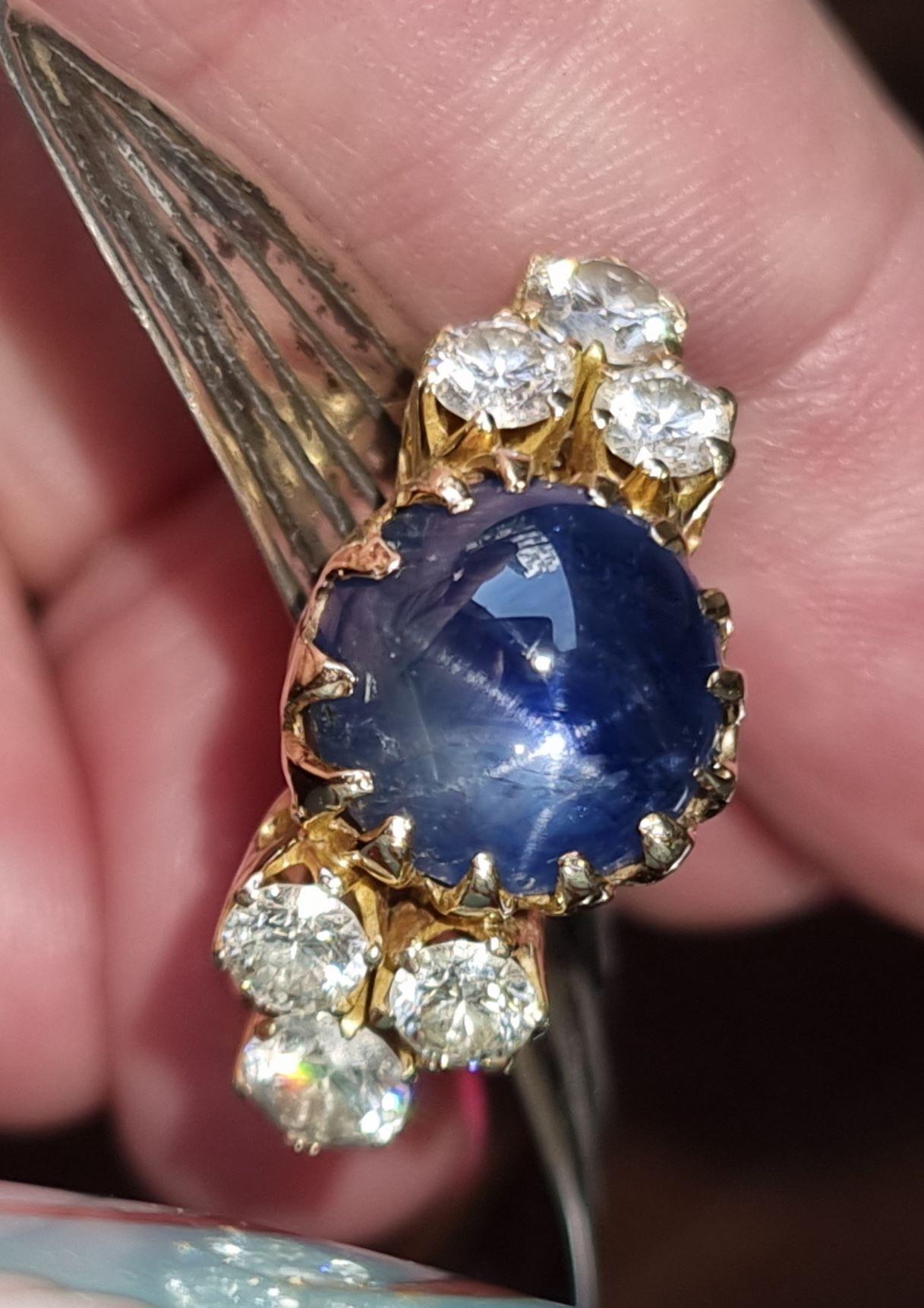 Taille cabochon Bague ancienne en saphir bleu étoilé certifié birman de 10,18 carats et diamants en vente
