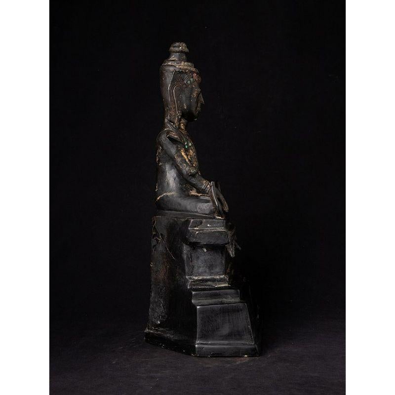 Laque Ancienne statue de Bouddha birman couronnée de Birmanie  Bouddhas originaux en vente