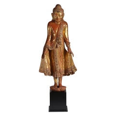 Antico Buddha in piedi dorato birmano, Mandalay, XIX secolo