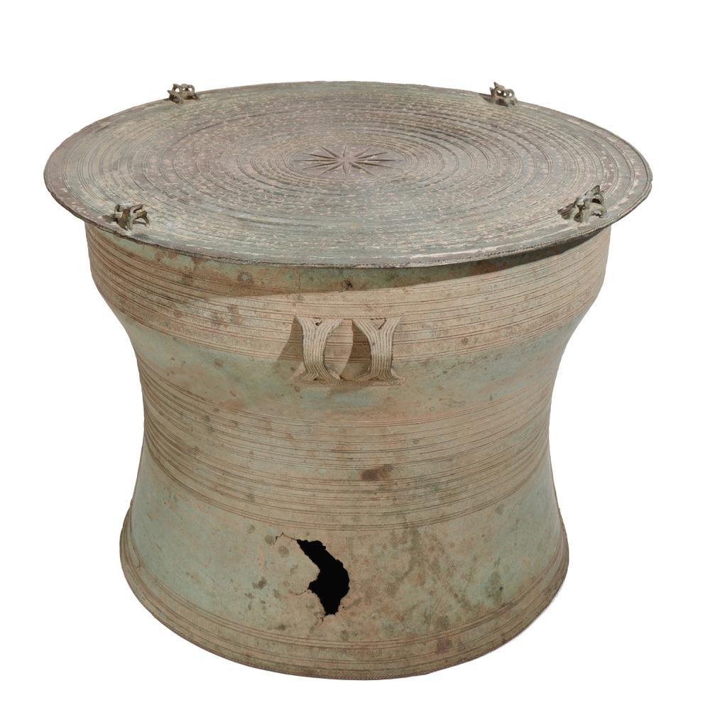 Burmese Karen Frog Drum, un tambour de bronze fin (Heger Type III), Pazi (Birman), pam klo' (Karen) également connu sous le nom de 