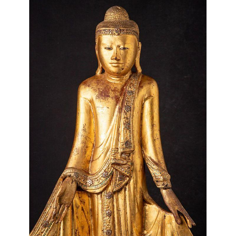 Material: wood
84 cm high 
44,6 cm wide and 20 cm deep
Weight: 6.2 kgs
Gilded with 24 krt. gold
Mandalay style
Originating from Burma
19th century
With inlayed eyes.

 