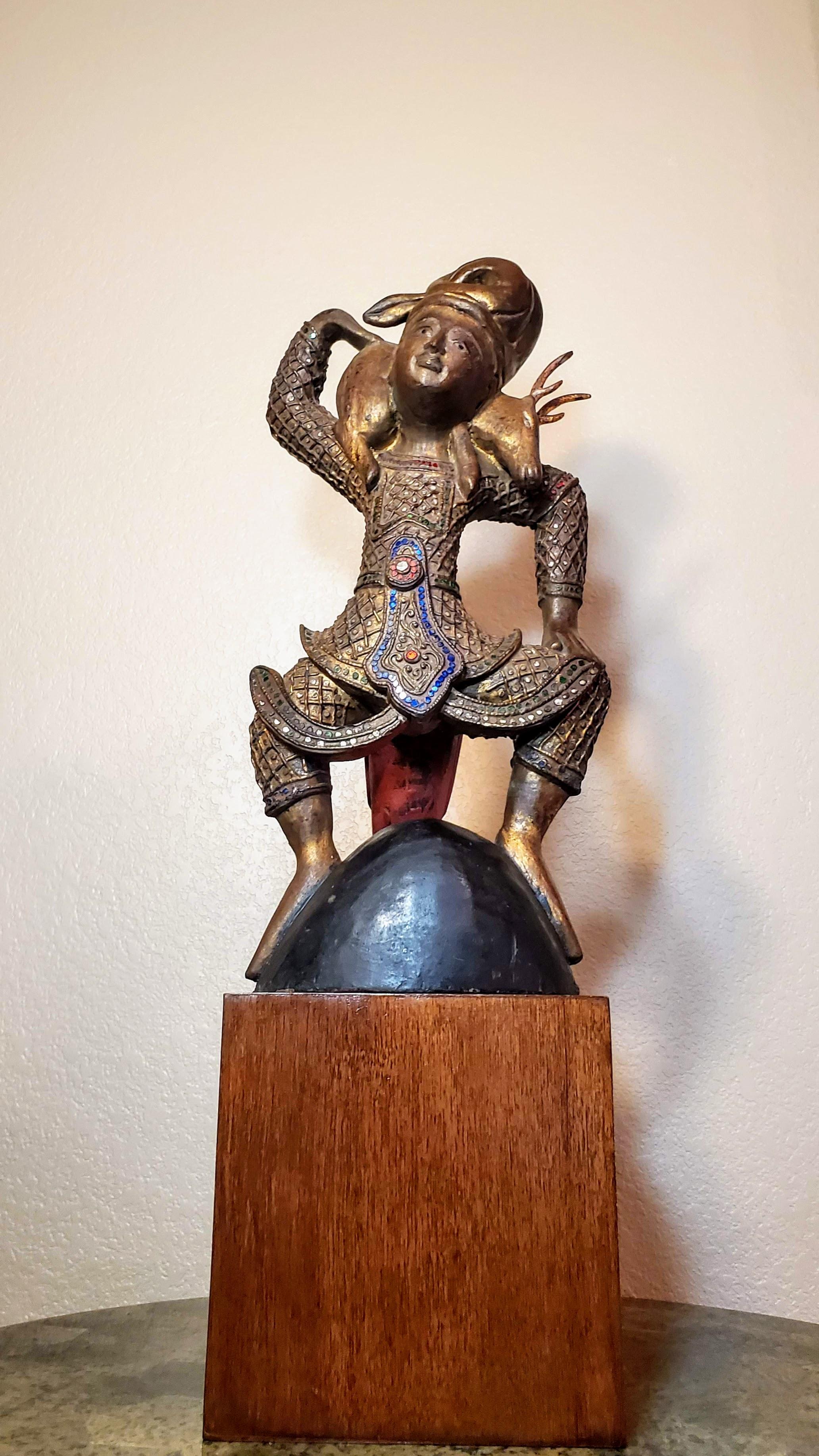 Antike birmanische Mandalay Periode buddhistische Tänzerin Nat Geist Hirsch Figur Skulptur im Angebot 13