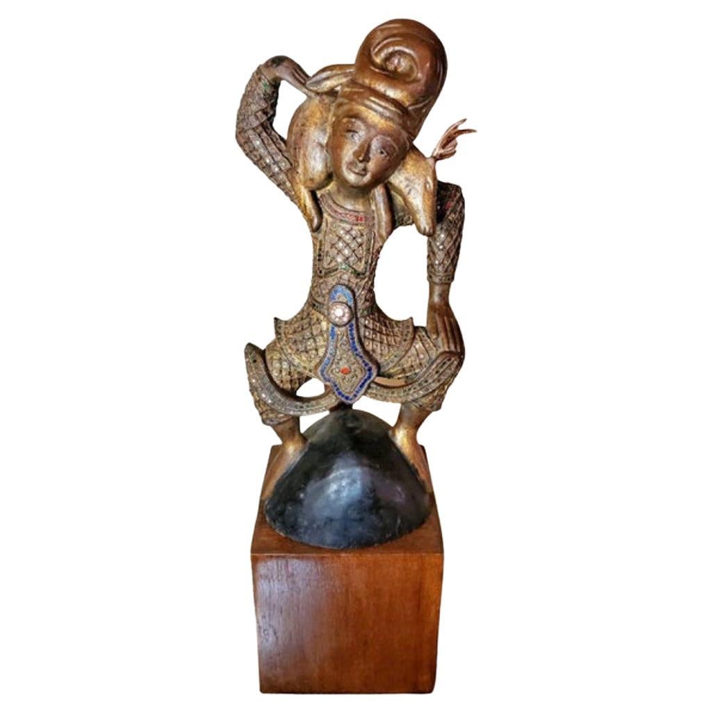 Sculpture ancienne de danseuse bouddhiste birmane de la période Mandalay, Nat Spirit Deer en vente